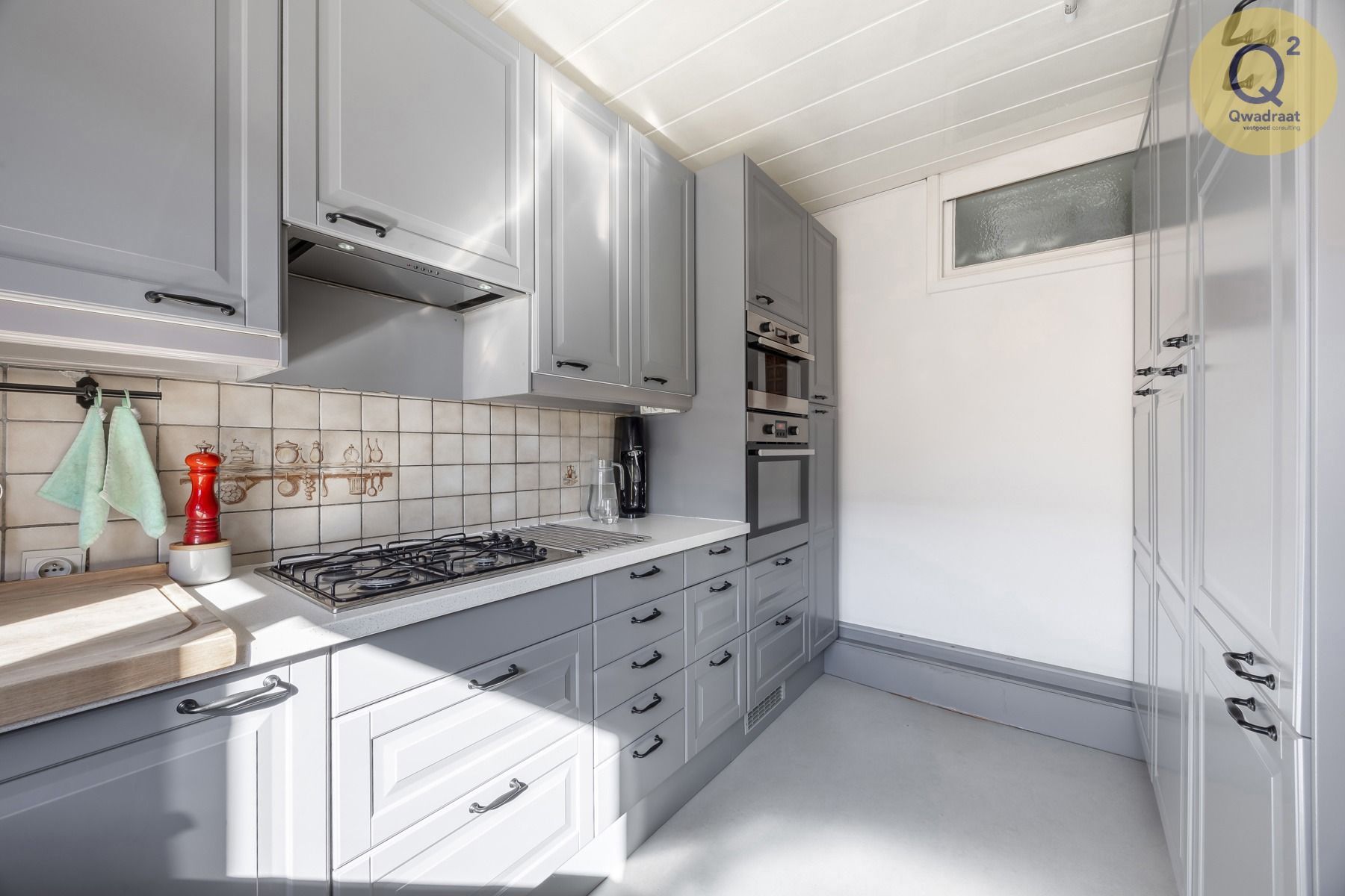 Ruim en gerenoveerd app met garage, gem tuin en grote kelder foto 7
