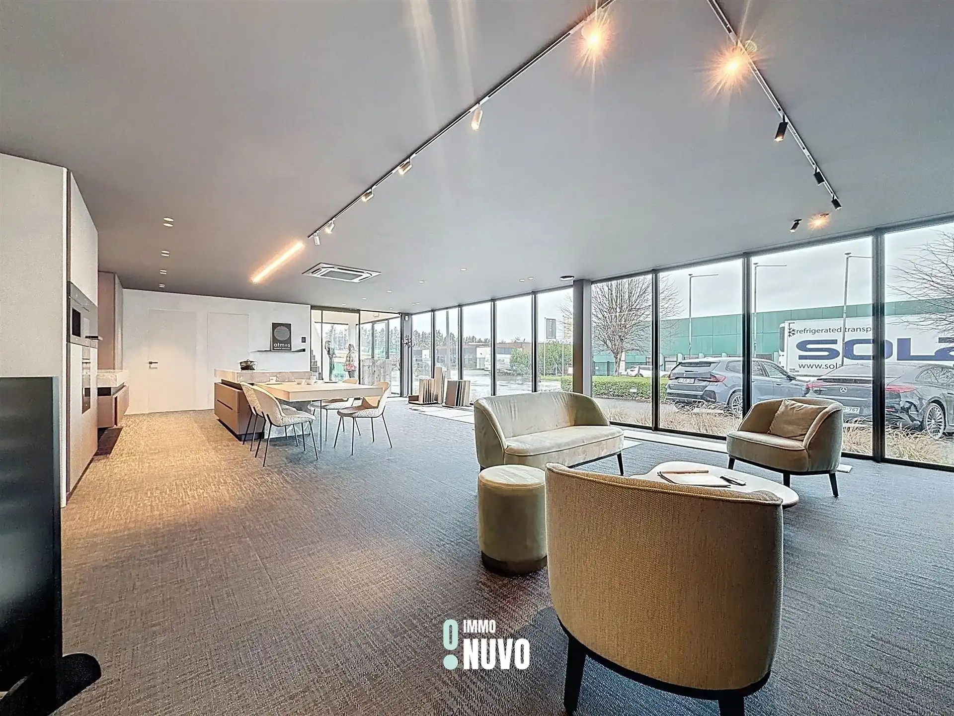 Magazijnen + Kantoren + Showroom foto 18