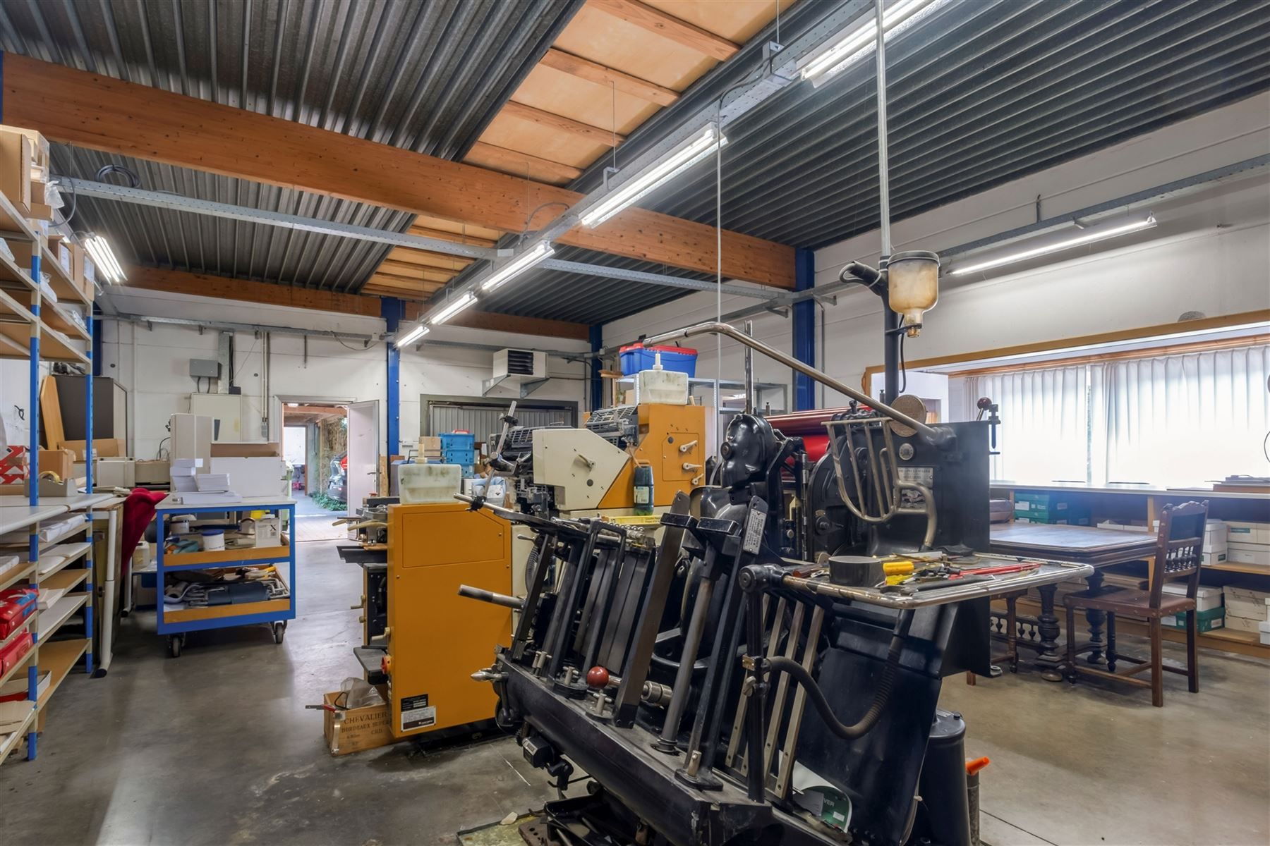 Ruime woning met praktijkruimte, magazijn  in het centrum foto 16