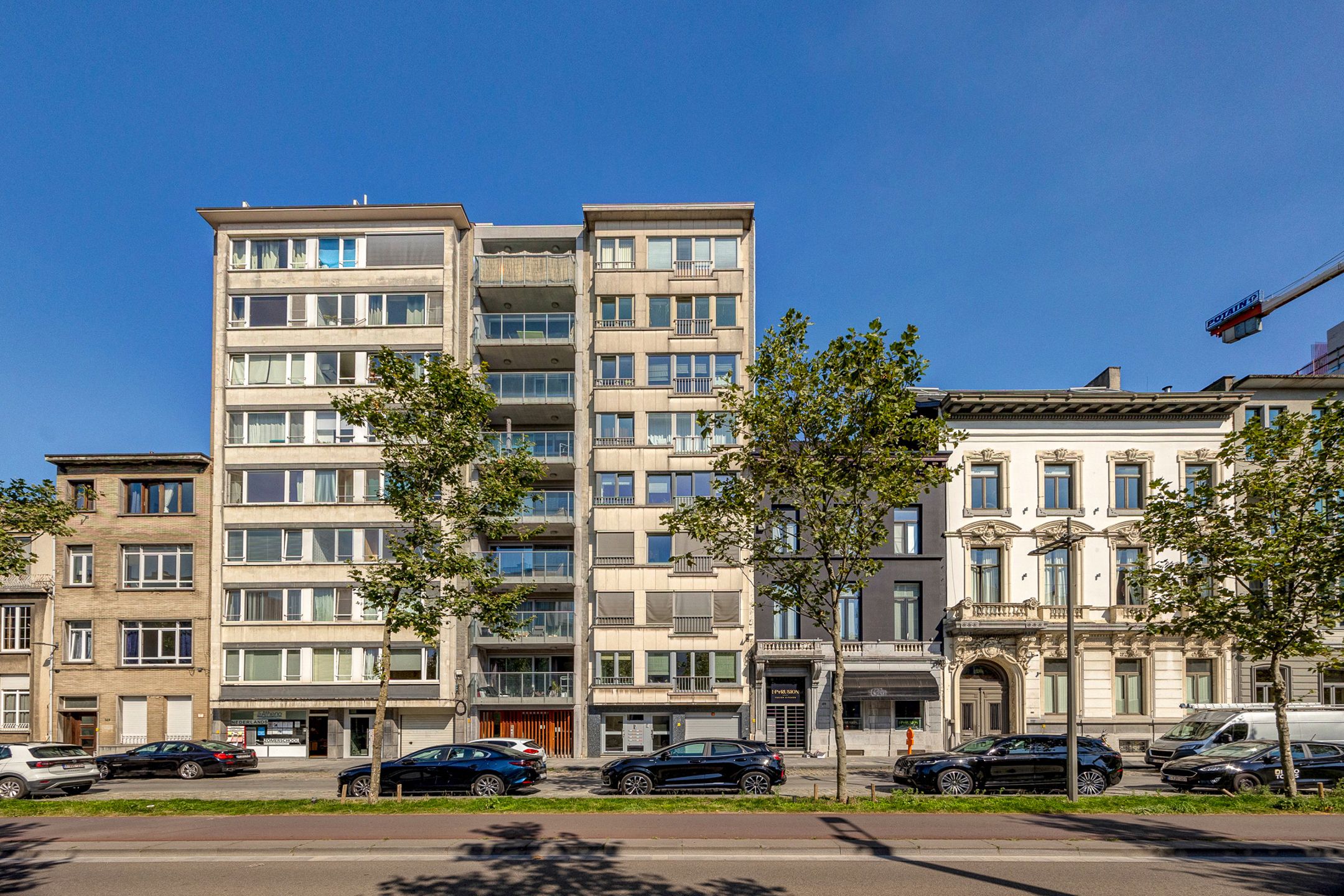 3-slaapkamer appartement met terras en parking foto 14