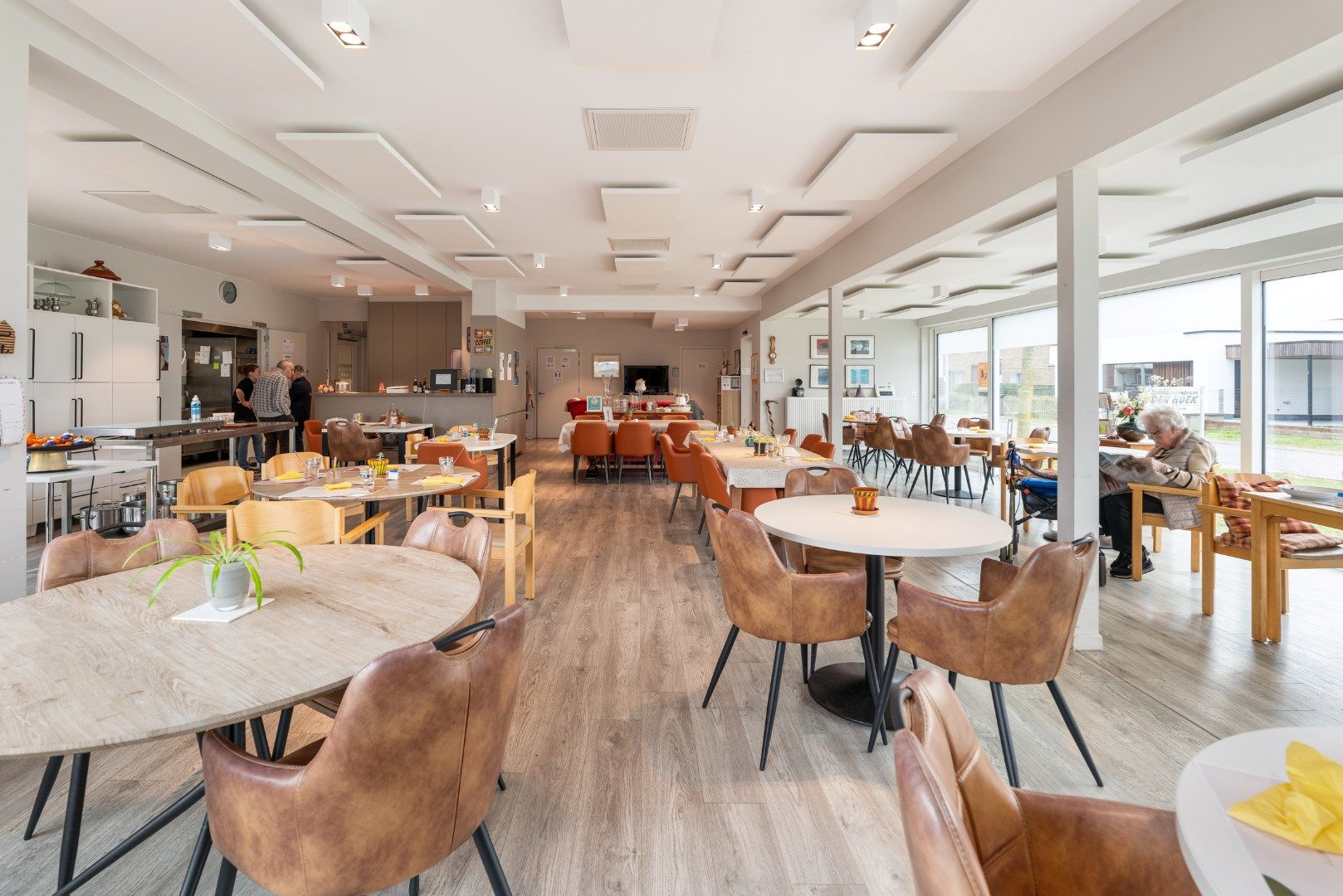 Ruime serviceflat in standingvol gebouw foto 18