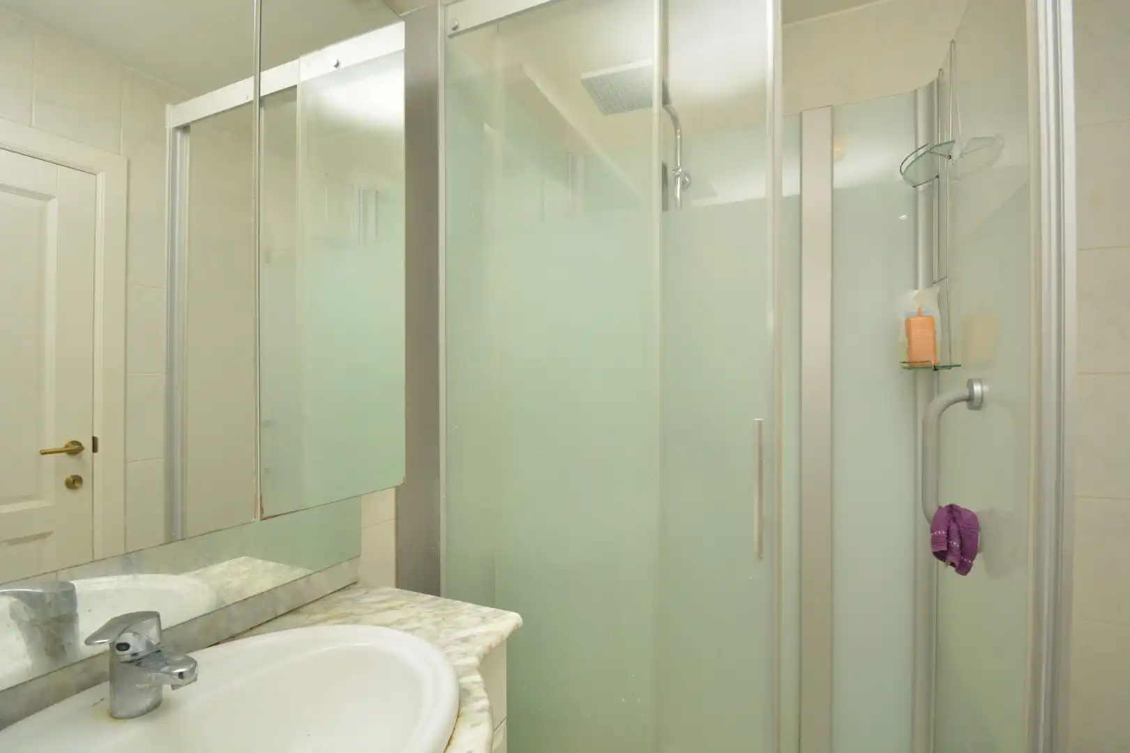 INSTAPKLAAR APP 1e vd  MET GARAGE TE HULSHOUT	 foto 12