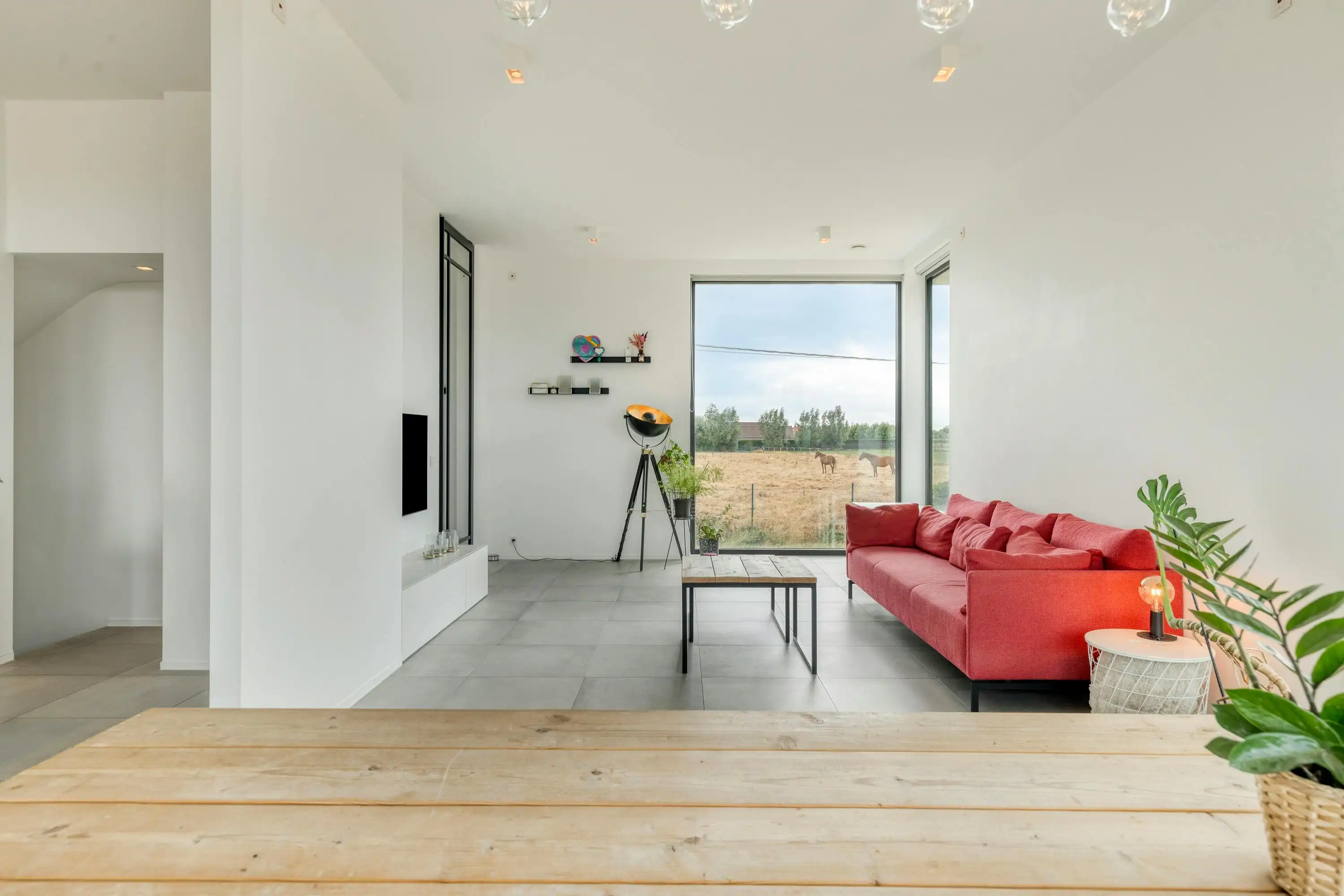 Hoogwaardig afgewerkte villa te koop op rustige locatie foto 3