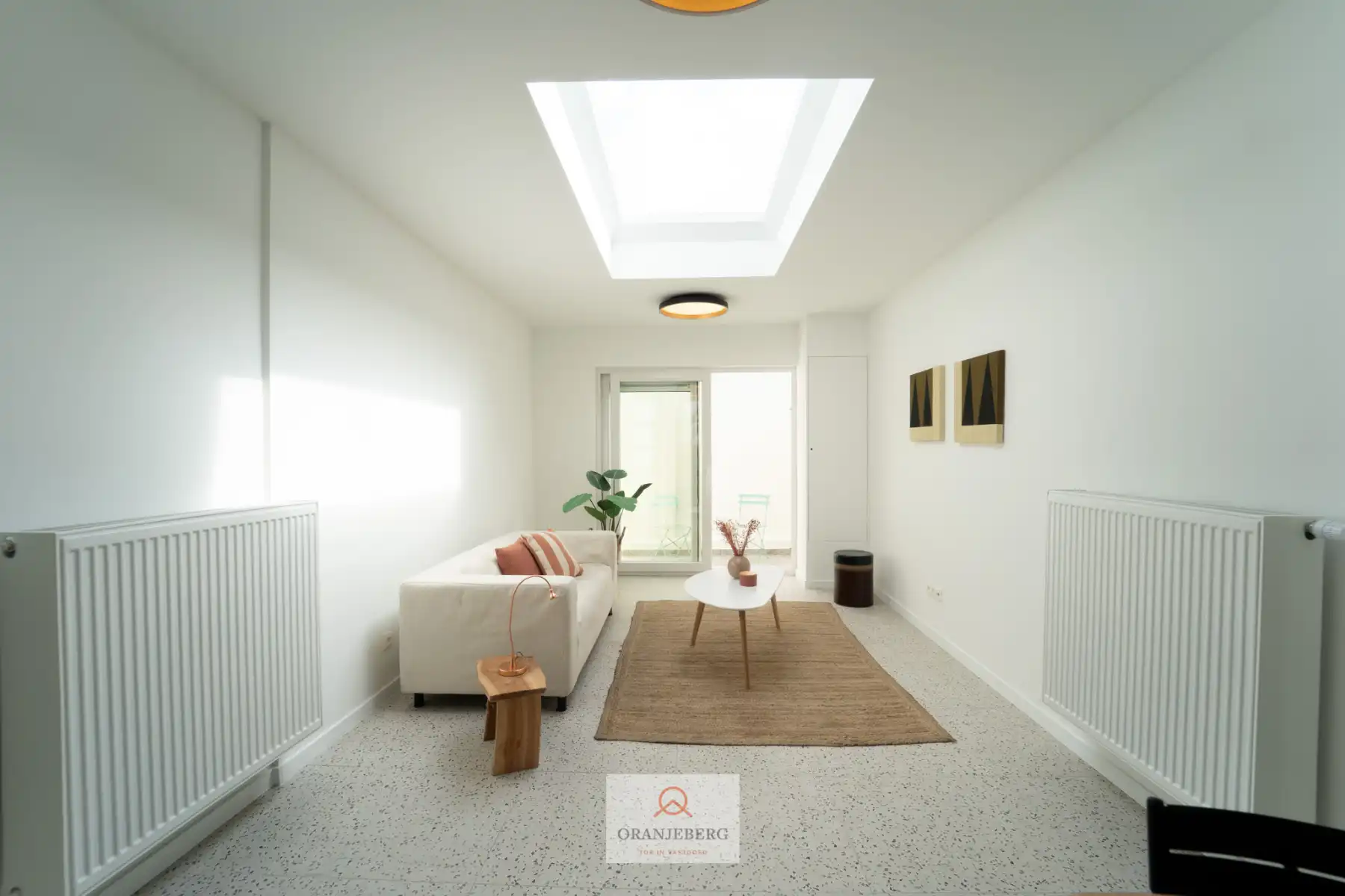 Lichtrijke gerenoveerde woning foto {{pictureIndex}}