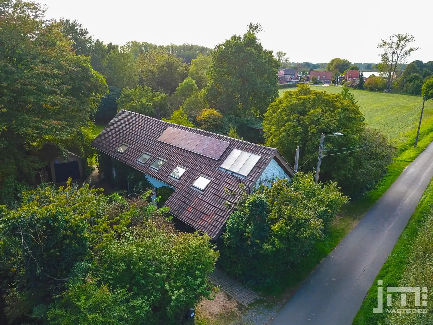 Unieke, karaktervolle woning met prachtige vide en idyllische tuin foto 23