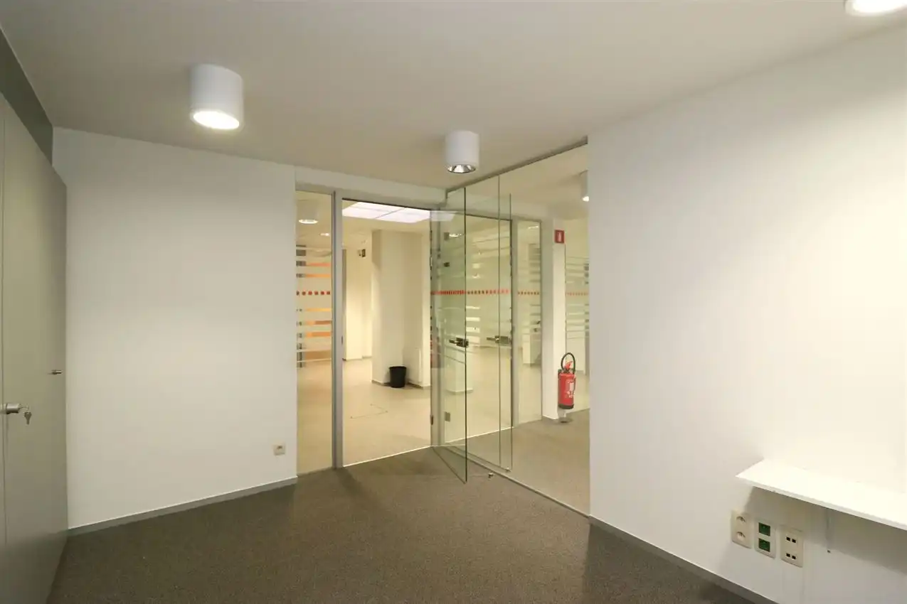 Opbrengsteigendom (handel & 4 app) op toplocatie foto 15