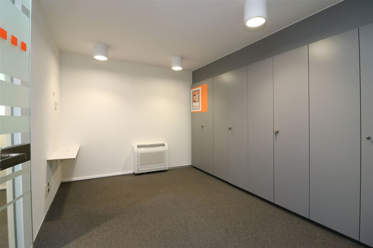 Opbrengsteigendom (handel & 4 app) op toplocatie foto 15