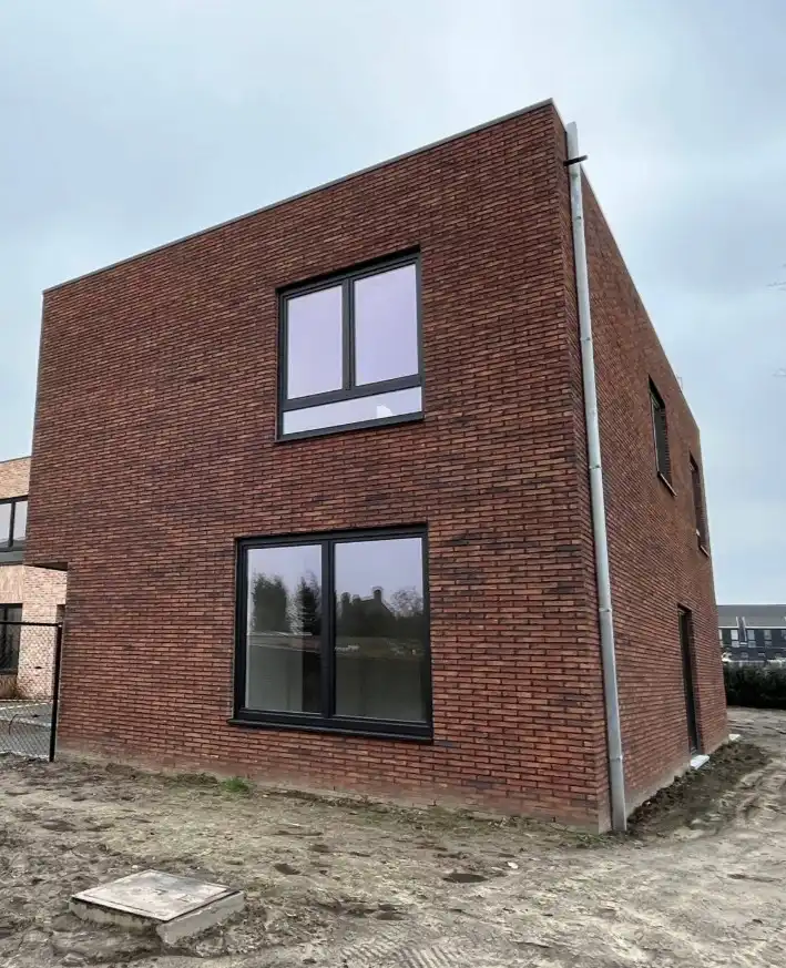 VOLLEDIG AFGEWERKTE ENERGIEZUINIGE NIEUWBOUWWONING OP 616m² foto 2