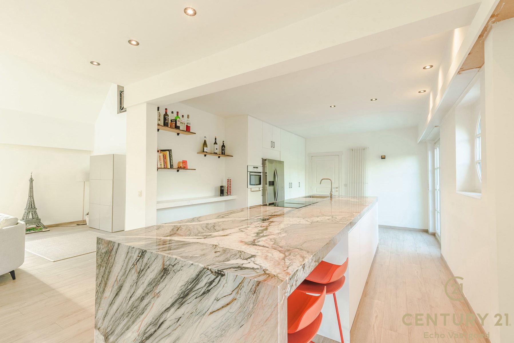 Praktisch gelegen, perfect onderhouden villa met zwembad foto 12