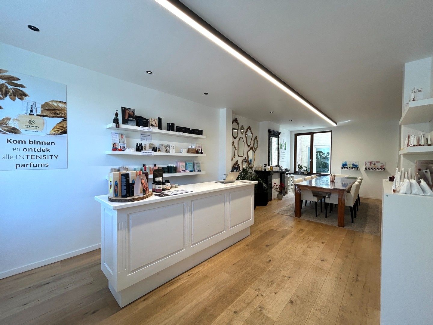 Instapklare woning met commerciële ruimte, tuin & garage te centrum Tielt! foto {{pictureIndex}}
