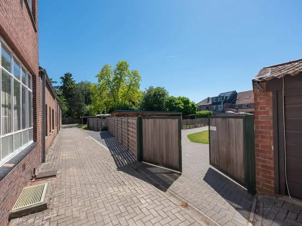 Stijlvol ingerichte woning met handelsruimte in gesloten bebouwing foto 8