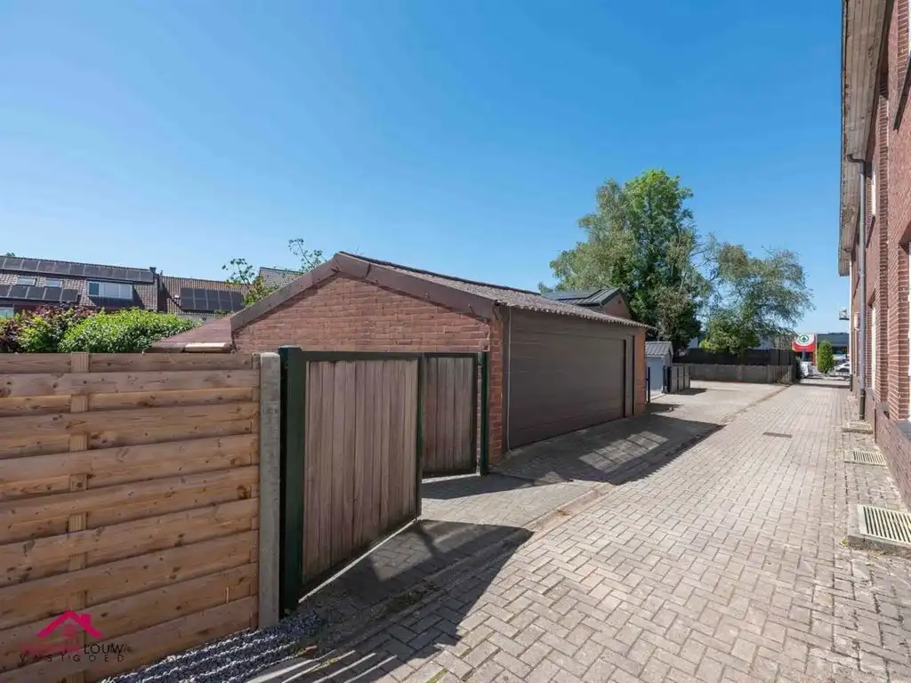Instapklare woning met handelsruimte in gesloten bebouwing foto 8