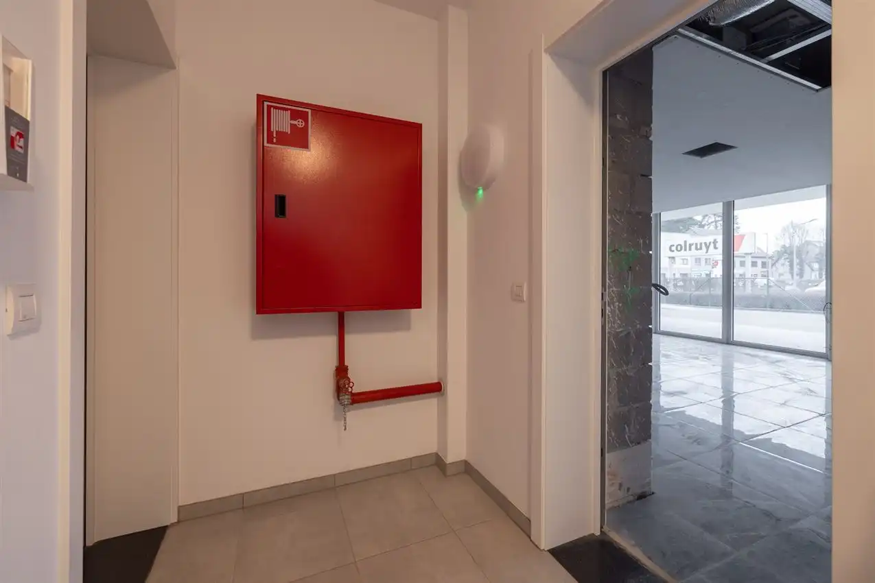 Commerciële ruimte op strategische hoekligging van 135m² foto 6