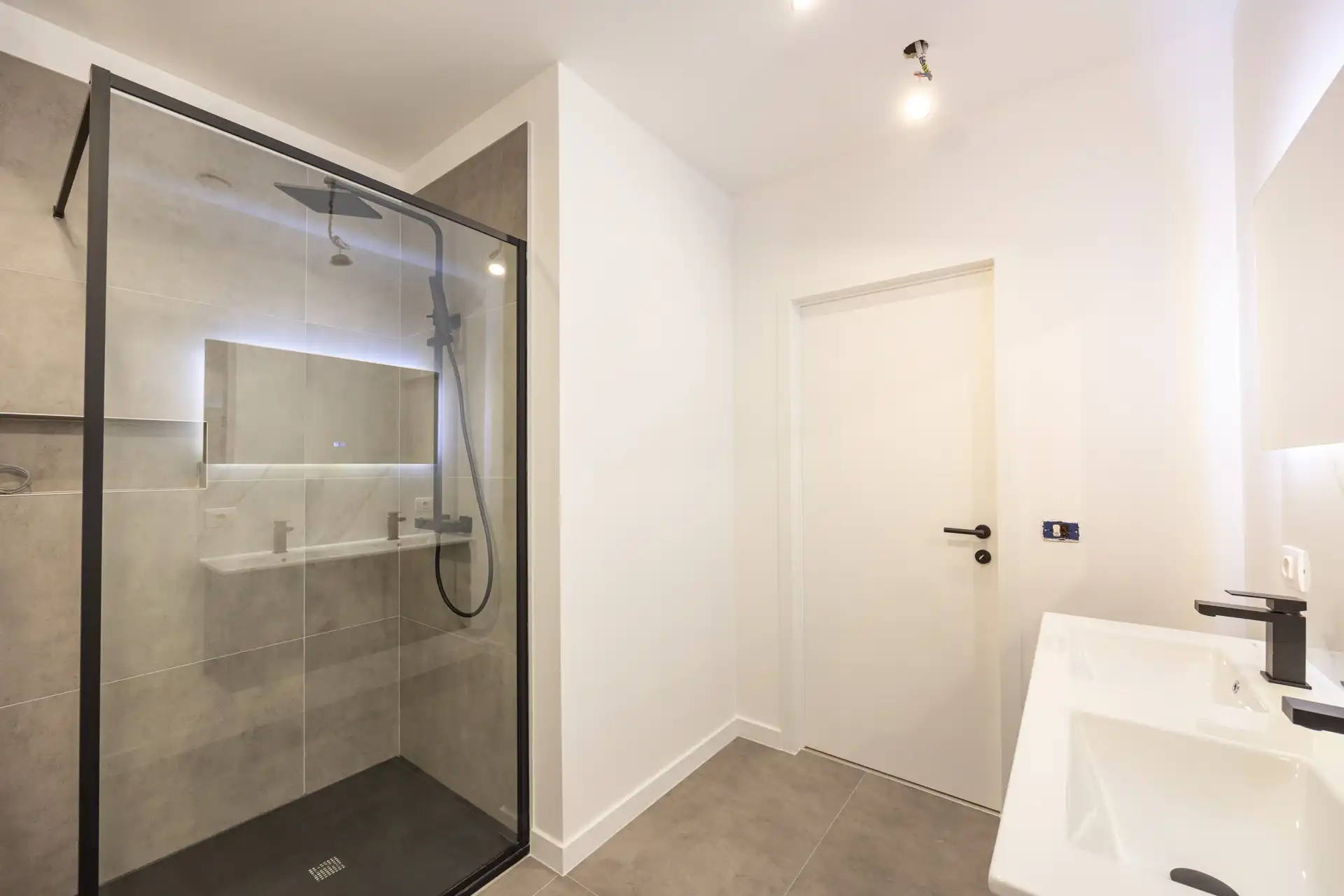 Hoogwaardig gerenoveerd GLVL-appartement met 2 slpks en tuin foto 13