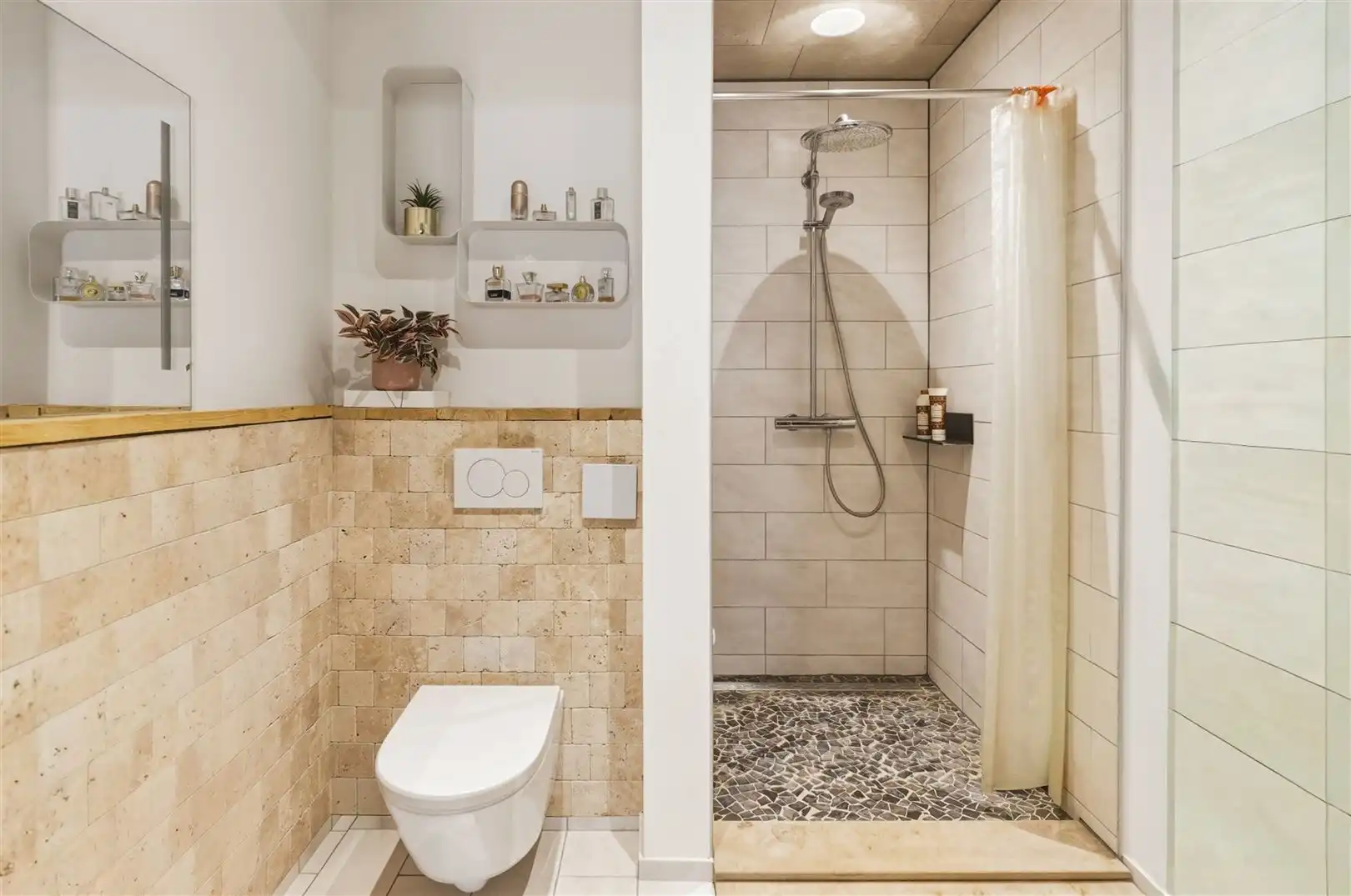 Volledig gerenoveerde gezinswoning met 5 slaapkamers foto 8