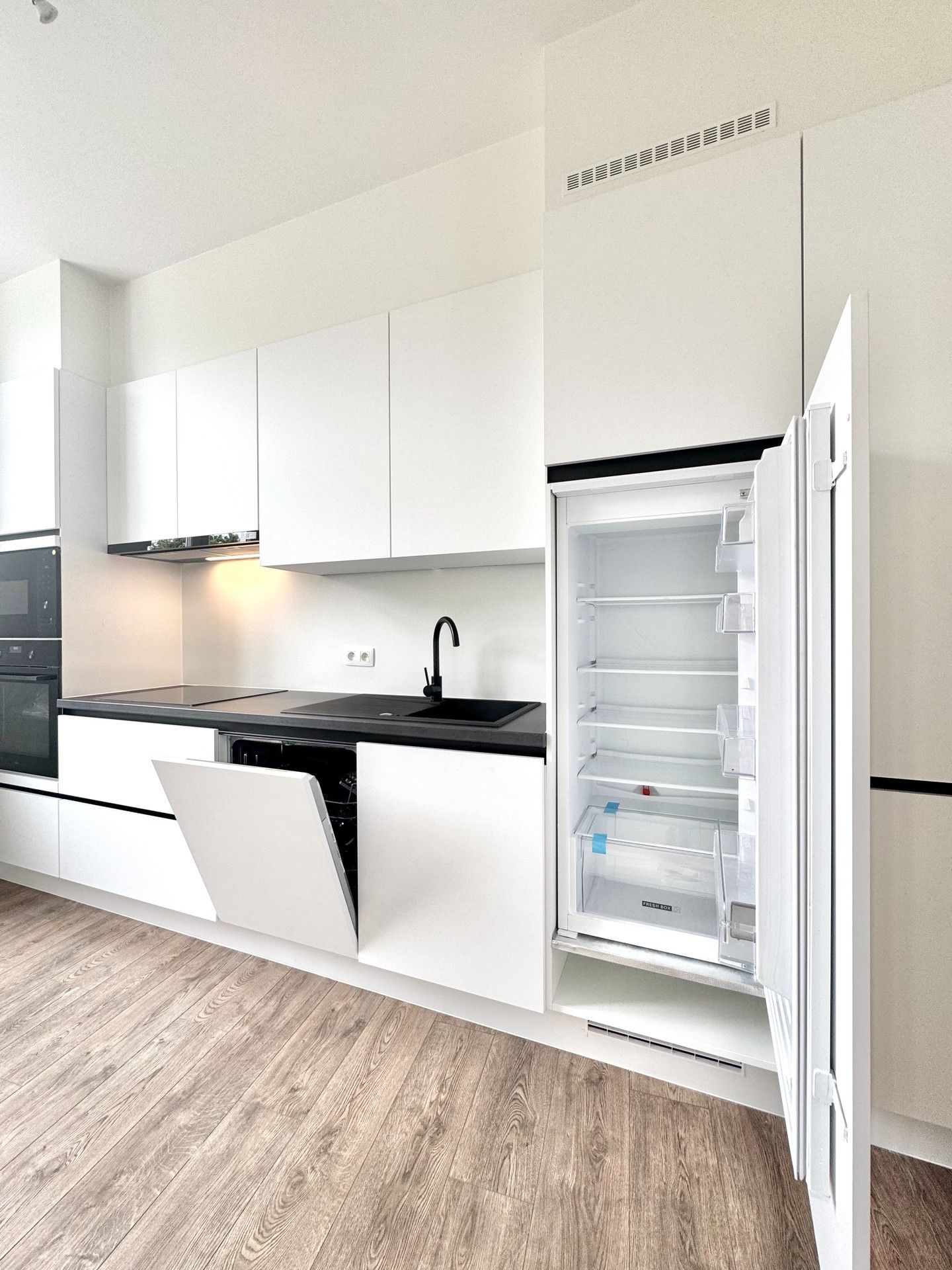 GERENOVEERDE WONING MET 3 SLPKS, TERRAS EN PARKING foto 9