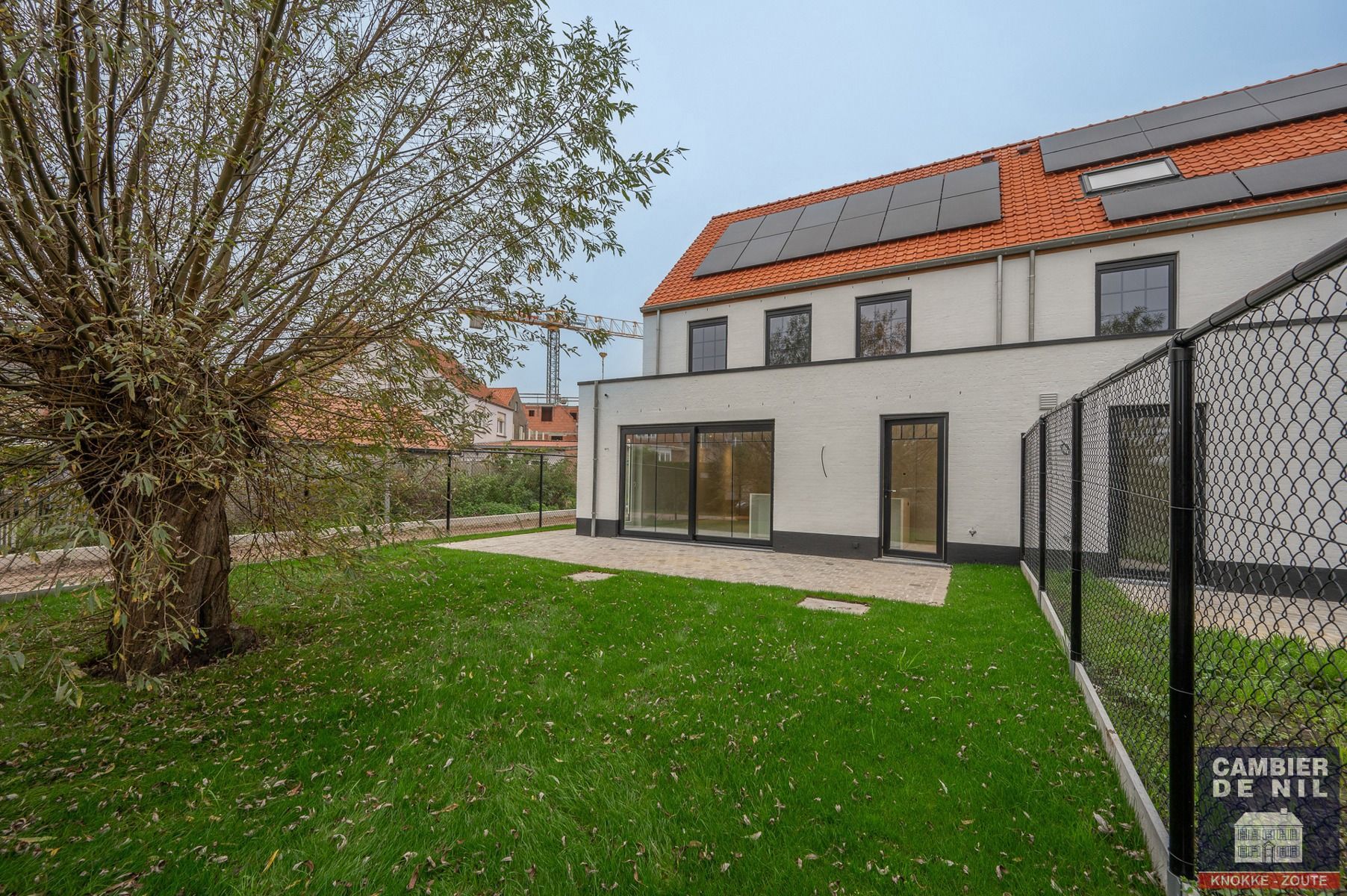 Nieuwbouw woning in een nieuwe residentiële wijk foto 10