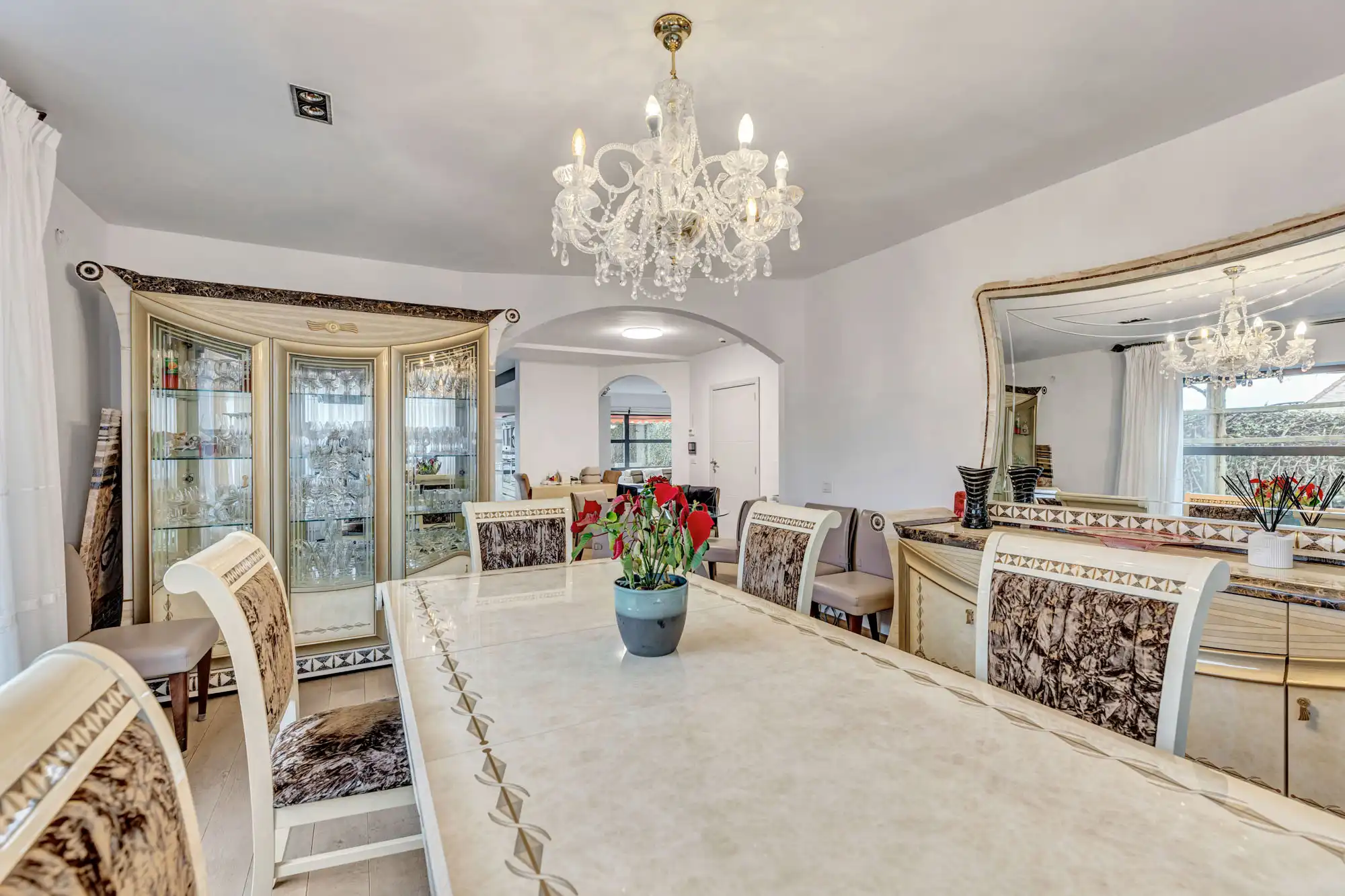 Instapklare villa met 5 slpks op toplocatie te Ternat foto 16