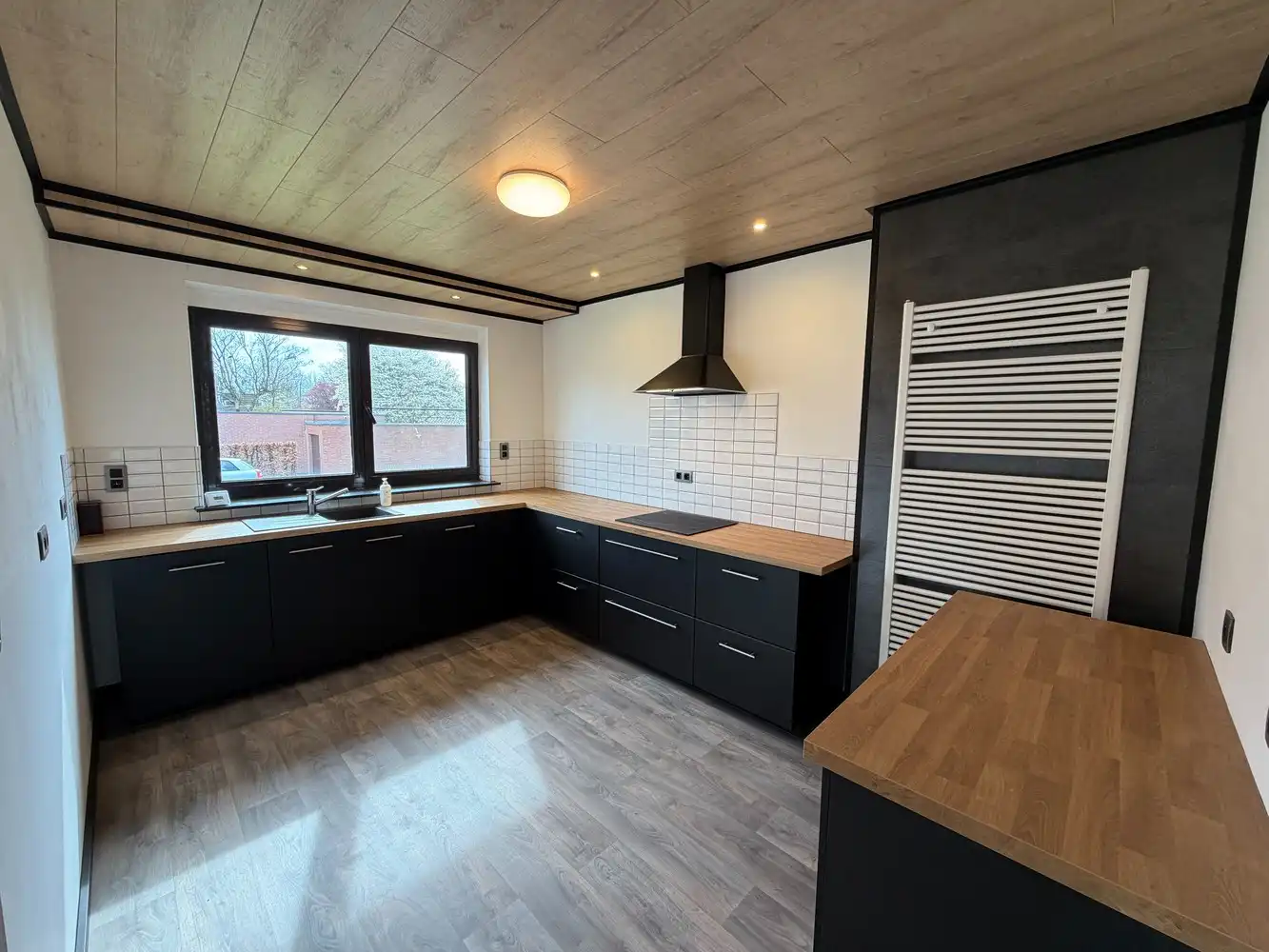 Ruime vrijstaande woning met 4 slpks foto 6
