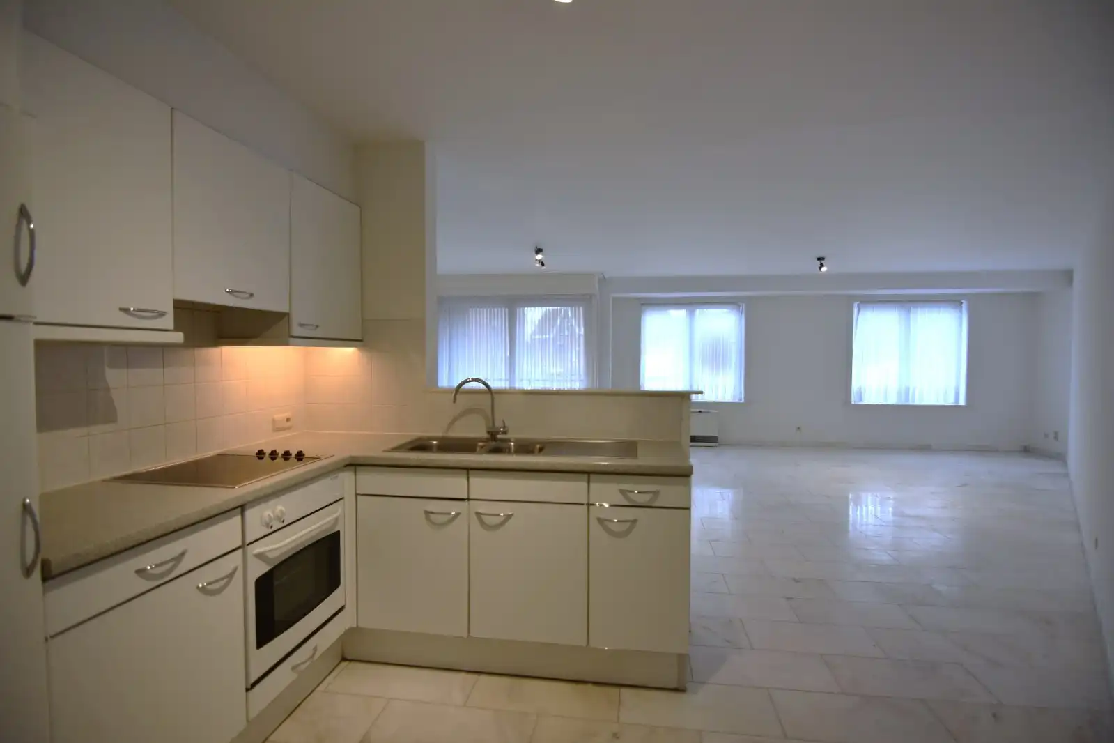 Ruim 2-slpk appartement in hartje Rumbeke foto 10