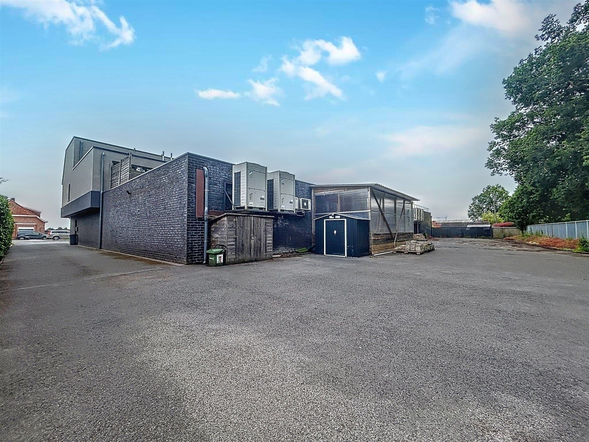 Gunstig gelegen handelszaak + 3 appartementen op perceel van 1147m² foto 9