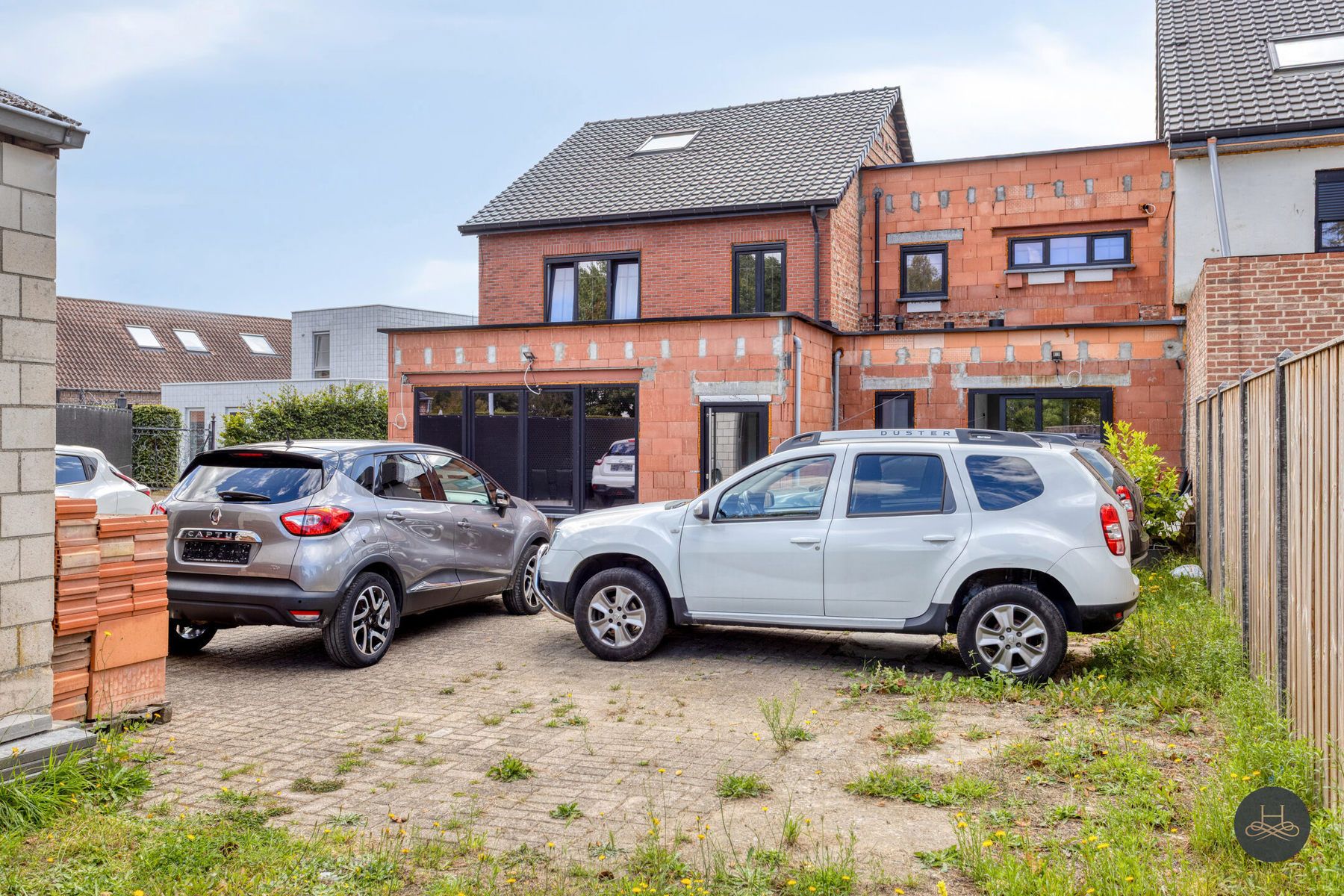 Ruime halfopen bebouwing met 5 à 6 slaapkamers en parkings foto 47