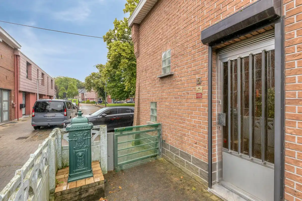 Solide driegevelwoning aan rustig pleintje in Vilvoorde. foto 28