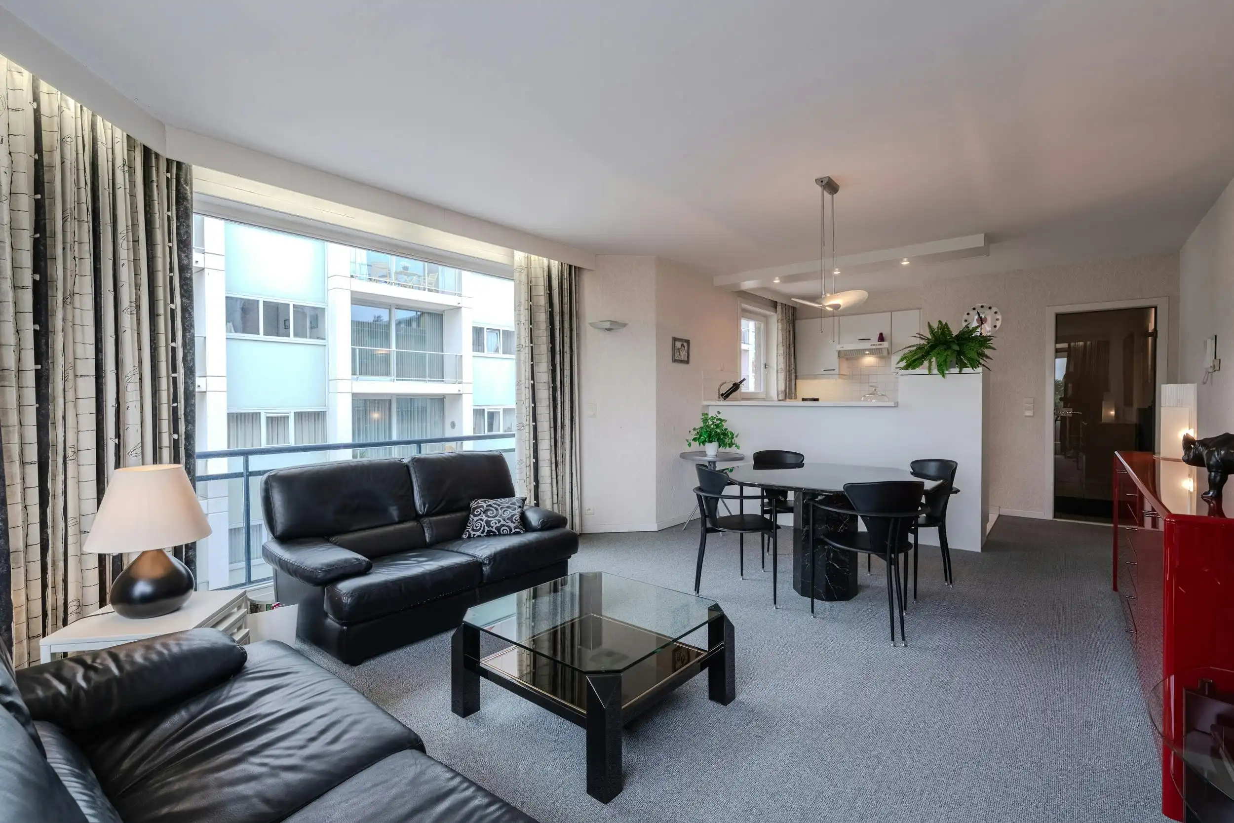 Lichtrijk hoekappartement met één slaapkamer en open zicht. foto 8