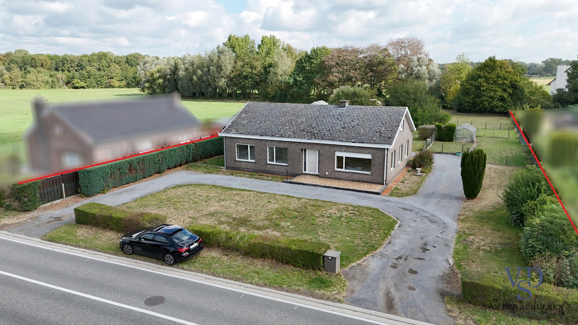 Hoofdfoto van de publicatie: Te renoveren bungalow op een perceel van ca. 2.840 m²