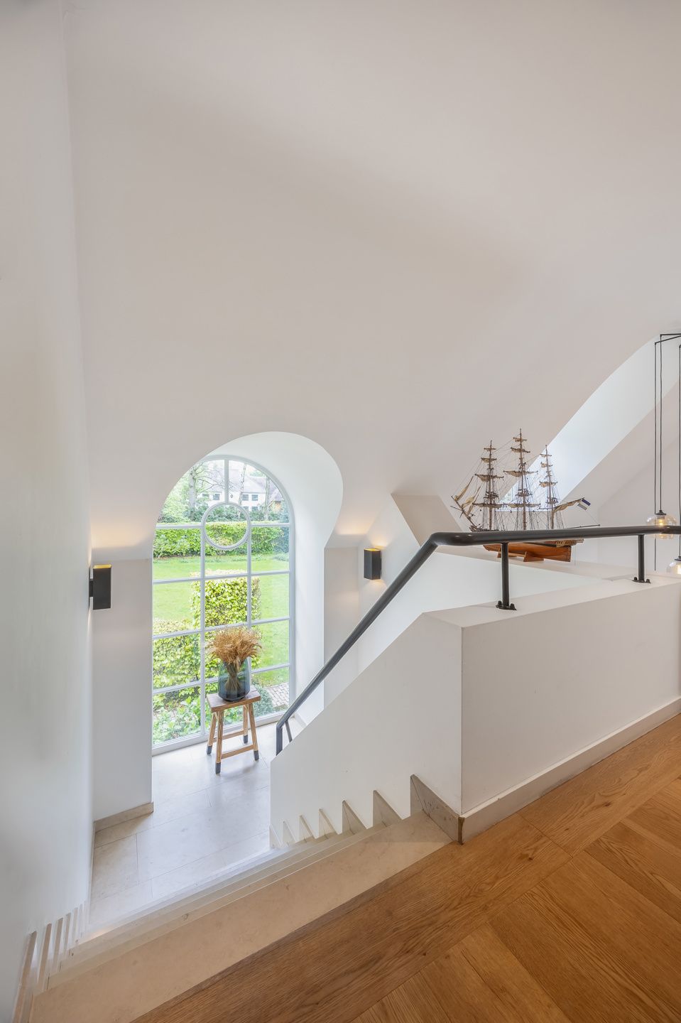 Stijlvolle villa met prachtige tuin op royaal perceel foto 19