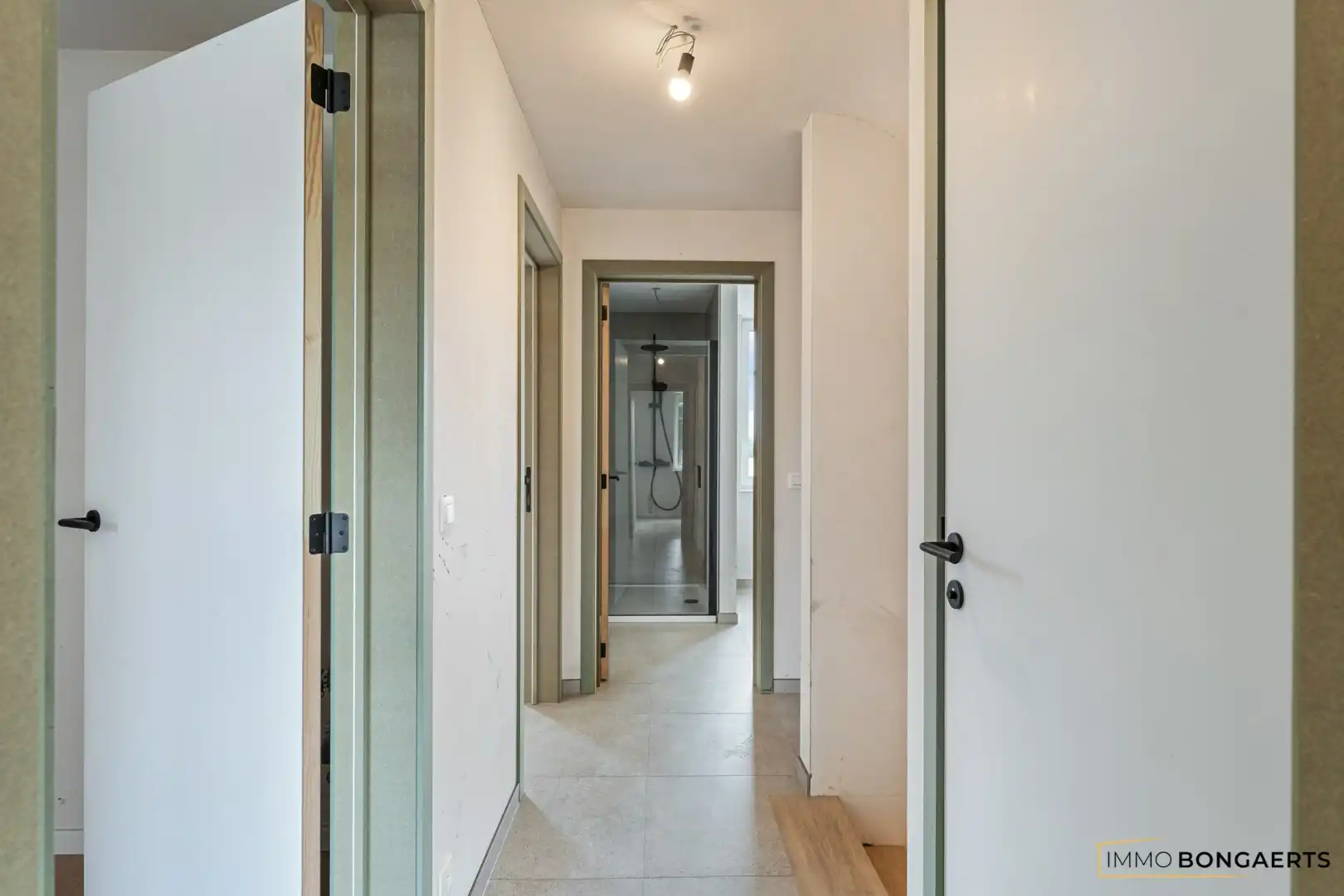 Volledig afgewerkte nieuwbouwwoning met 4 slaapkamers. foto 17