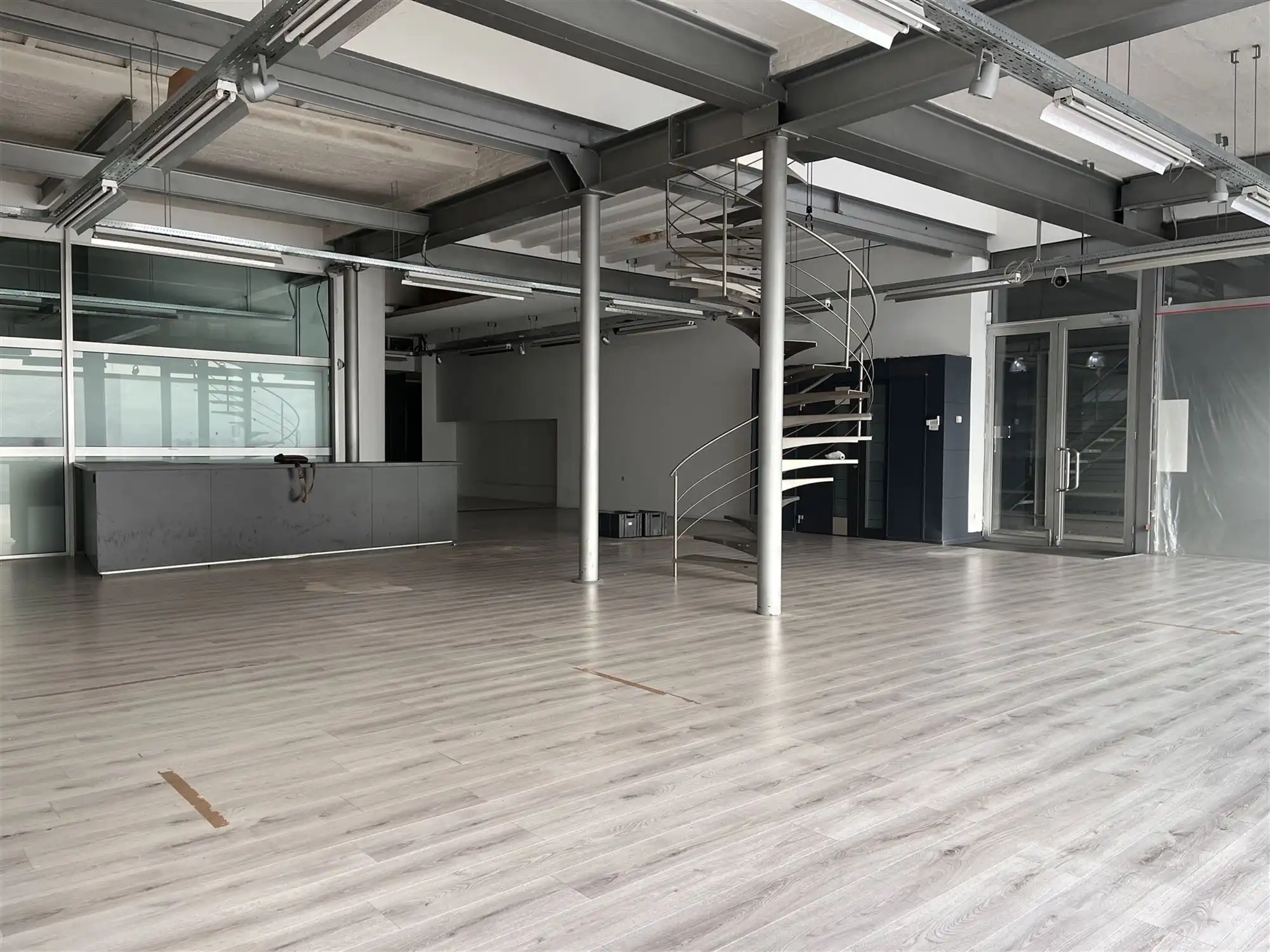 Commercieel pand met open structuur en diverse mogelijkheden foto 2