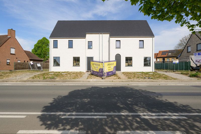 Baronielaan 6-8 te 8760 Meulebeke. foto {{pictureIndex}}