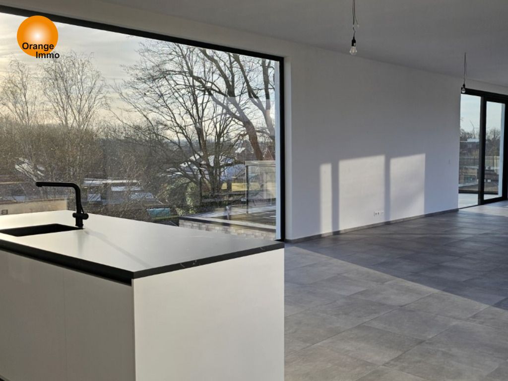 Stijlvol penthouse van 154m ²  met 3 slaapkamers en 4 terrassen van in totaal 60m². Tot 30/06/2025 is het mogelijk om te kopen aan 6% btw.  foto 4
