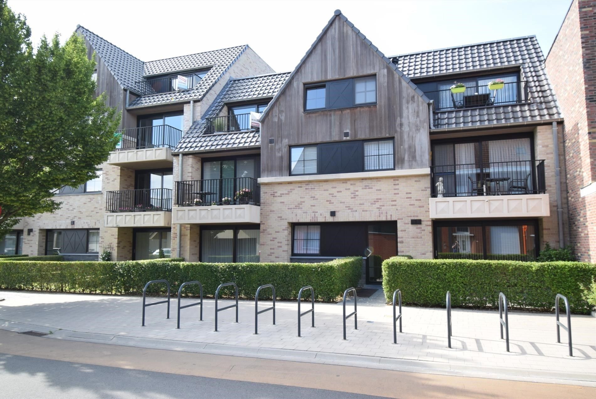 INSTAPKLAAR TWEE- SLAAPKAMER APPARTEMENT MET TERRAS foto {{pictureIndex}}