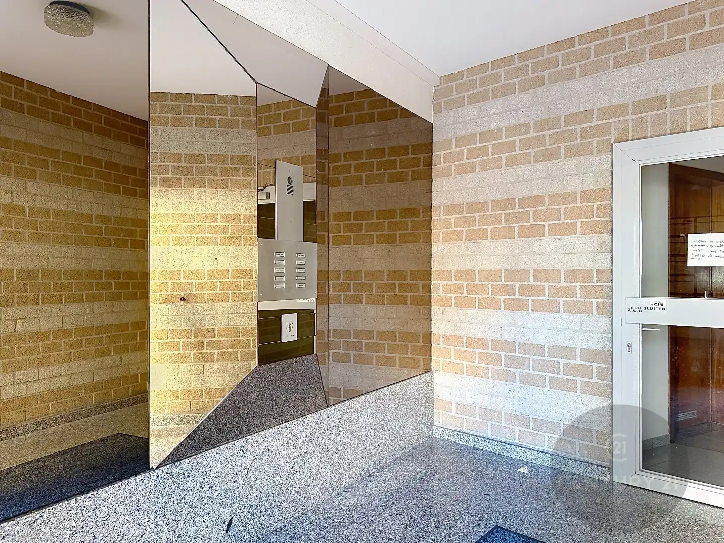 Ruim modern appartement met lift in Oud Knokke, dorp centrum, 2 slaapkamers, fietsberging,  bouwjaar 1985, energielabel C foto 23