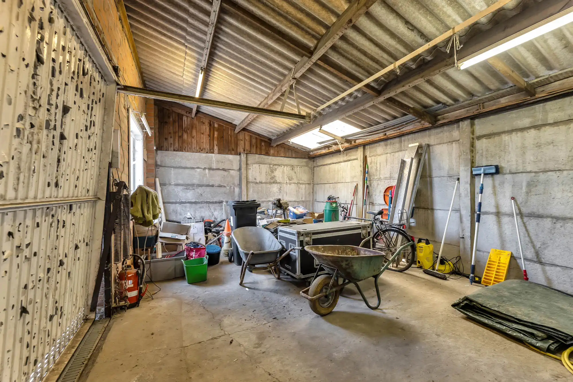 Robuuste woning op ruim perceel foto 23