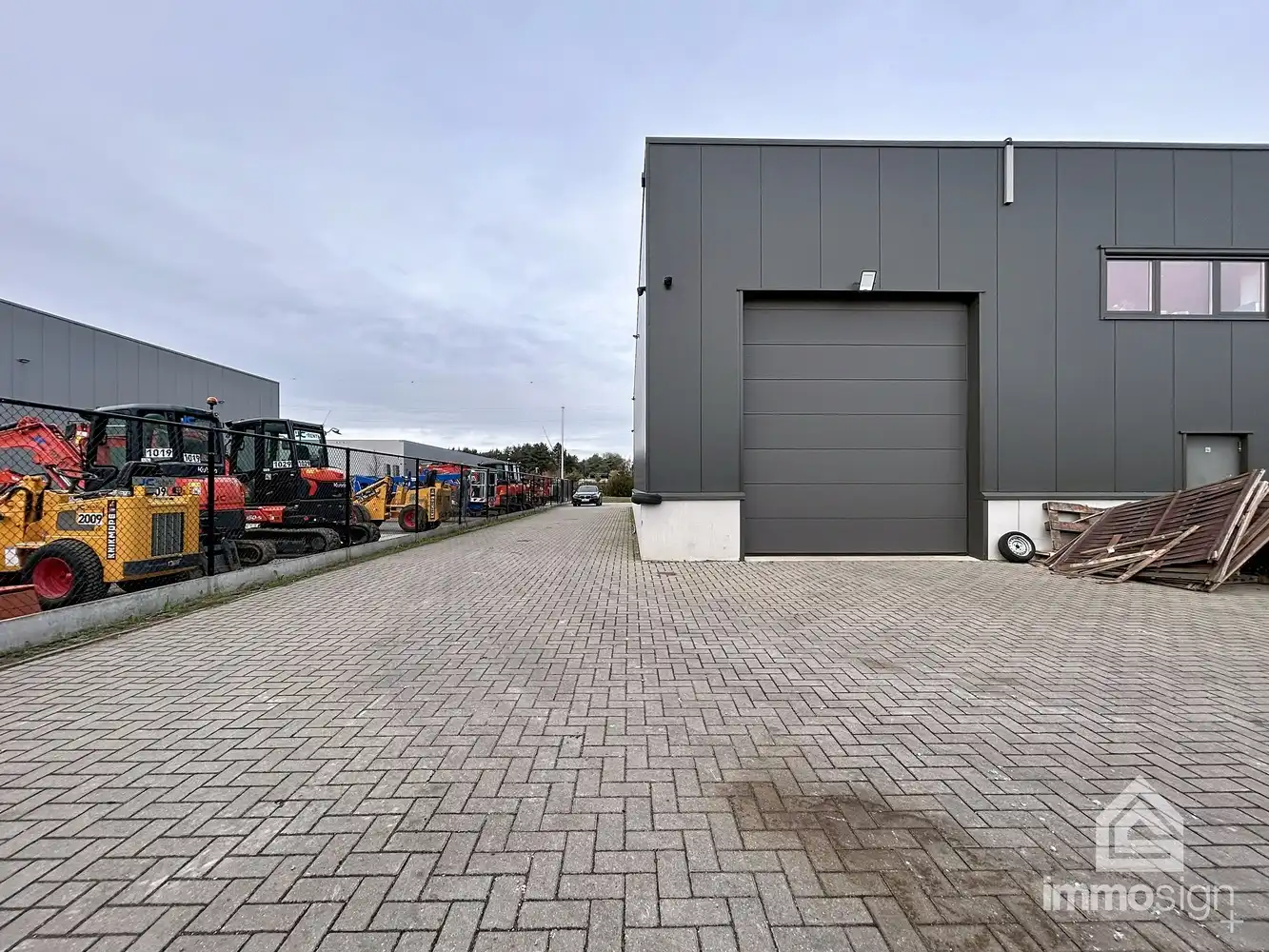 Veelzijdige halfopen bedrijfshal met kantoor en buitenruimte in Pelt! foto 22