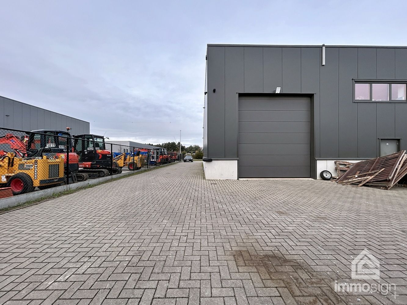 Veelzijdige halfopen bedrijfshal met kantoor en buitenruimte in Pelt! foto 22