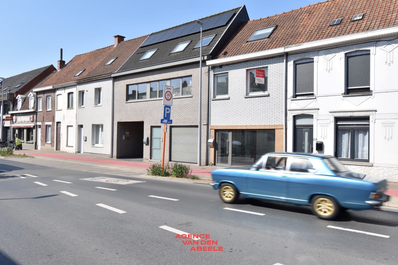 Commercieel gelegen woning met 4 slaapkamers en tuin foto 3