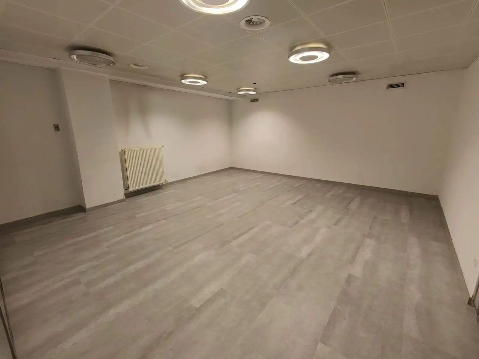 280 m² handels- of kantoorruimte in hartje Dendermonde foto 4