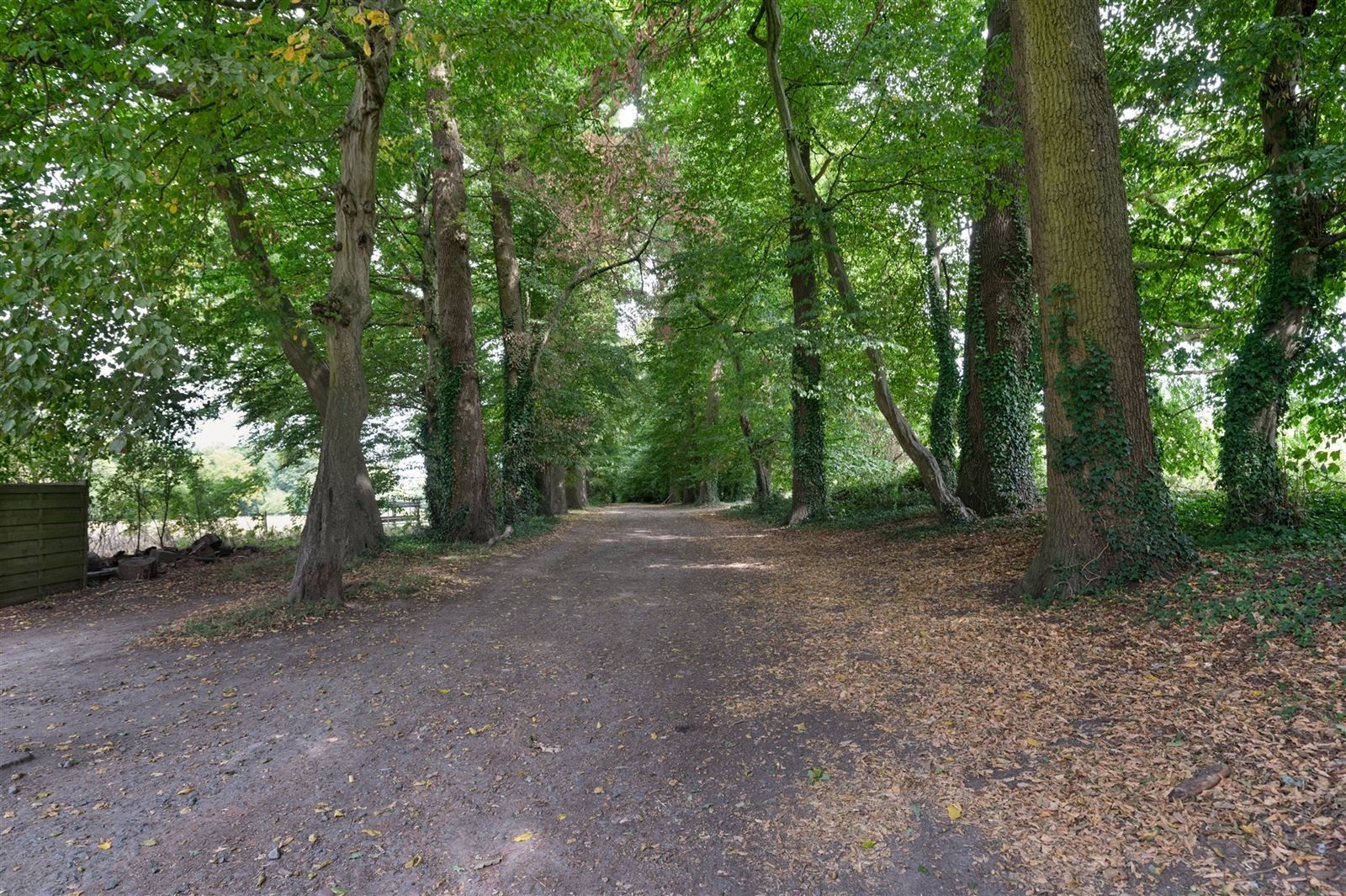 Kasteeldienstwoning te hartje Herzele foto 25