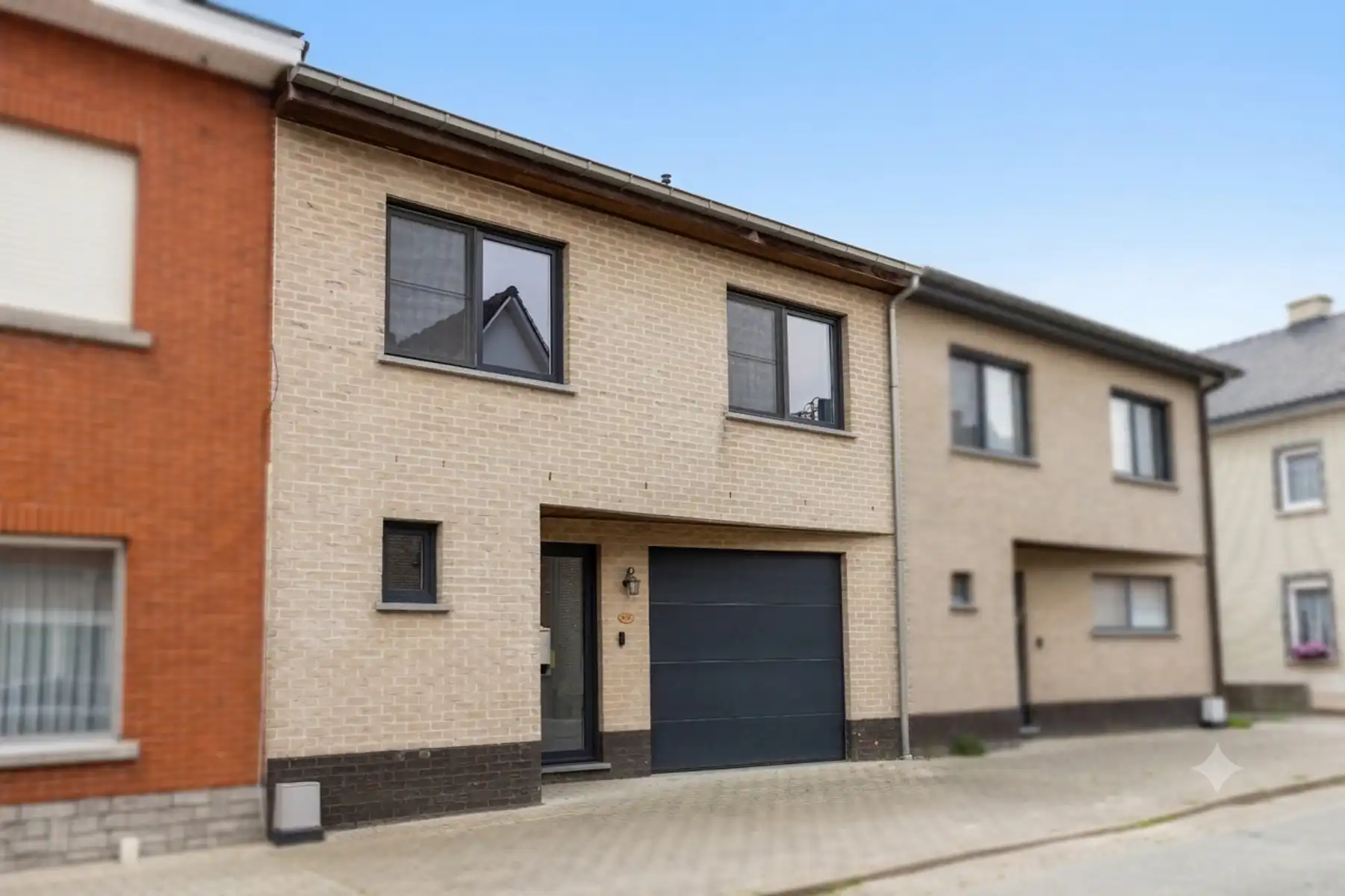 Instapklare woning met 3 slaapkamers, zonnige tuin en rustige ligging! foto {{pictureIndex}}