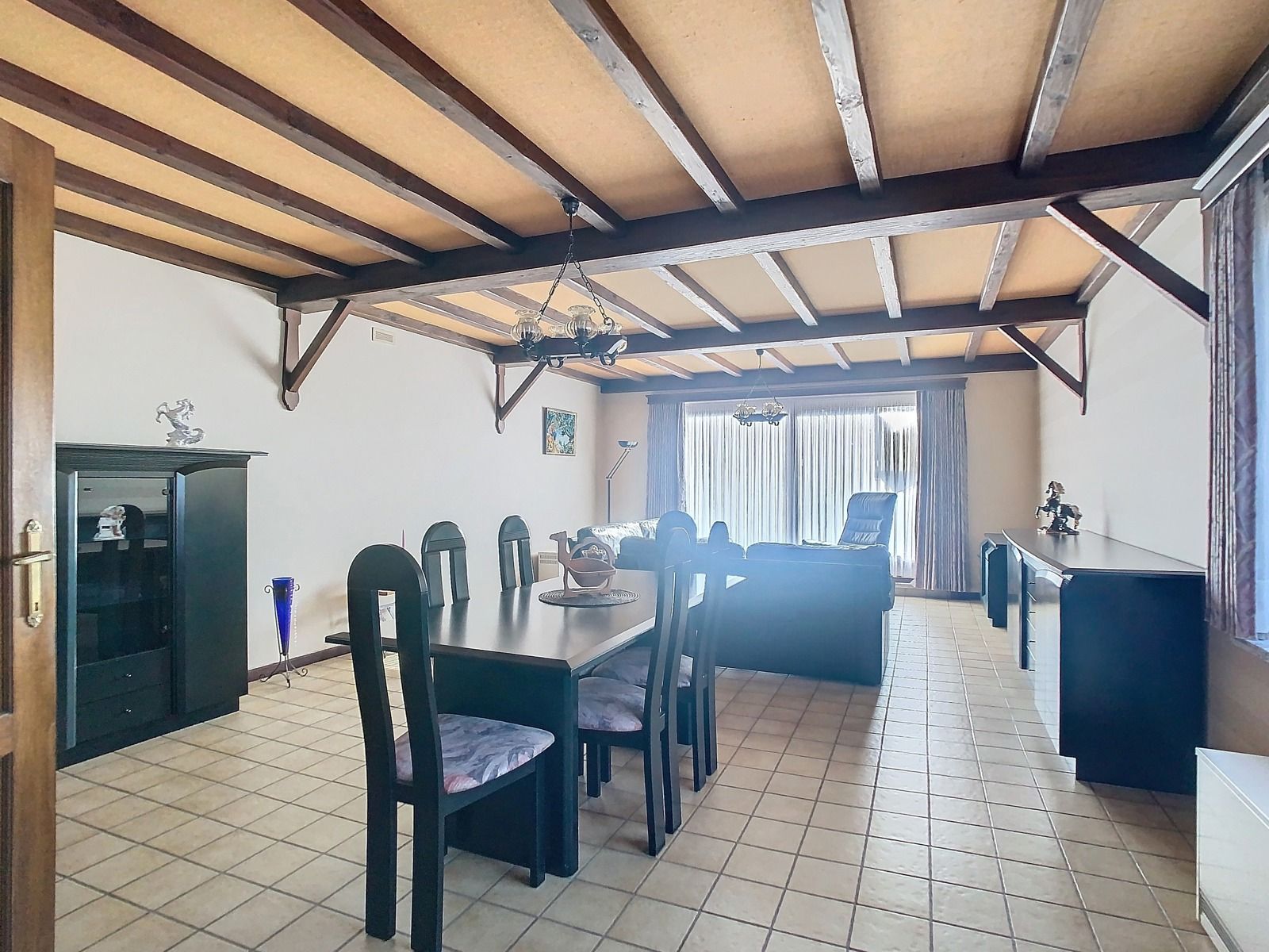 Ruime Woning met 3 SLPK, tuin, opslagruimte én magazijn! foto 3