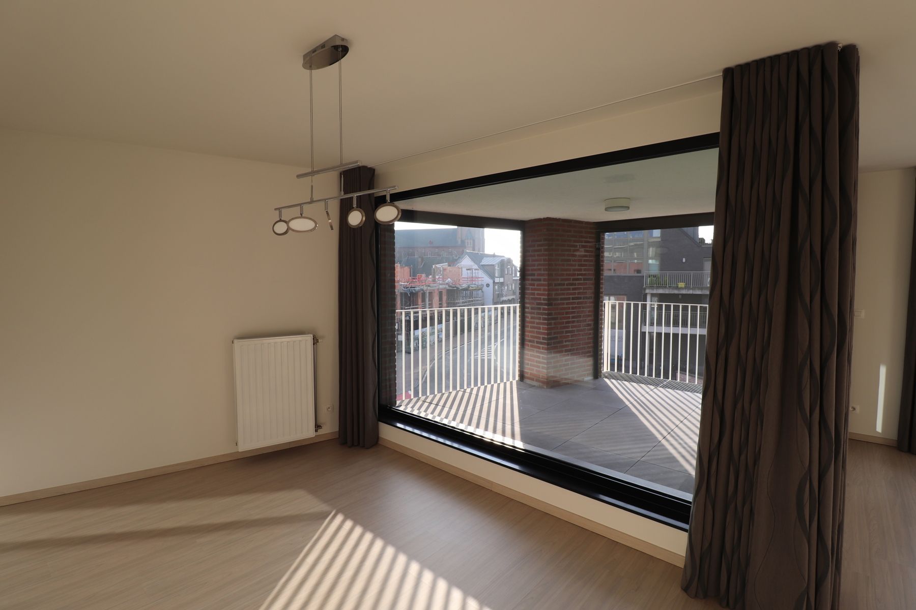 Een ruim 2-slaapkamerappartement met 2 terrassen, autostaanplaats met kelderberging. foto 4