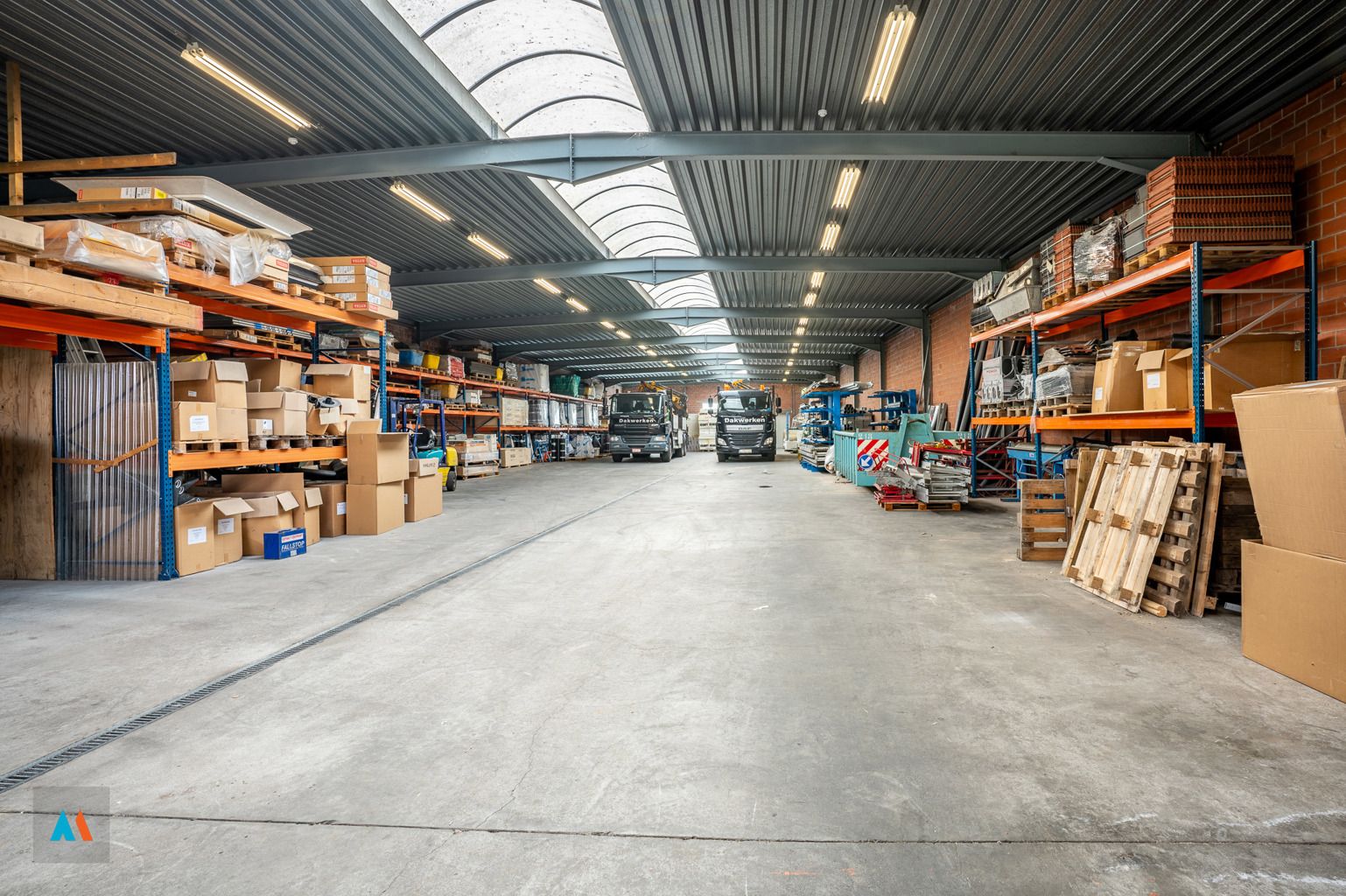 Ruim magazijn met parkeergelegenheid foto 5