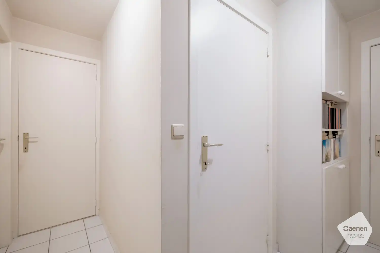 Lichtrijk twee slaapkamer appartement met terras op toplocatie foto 12