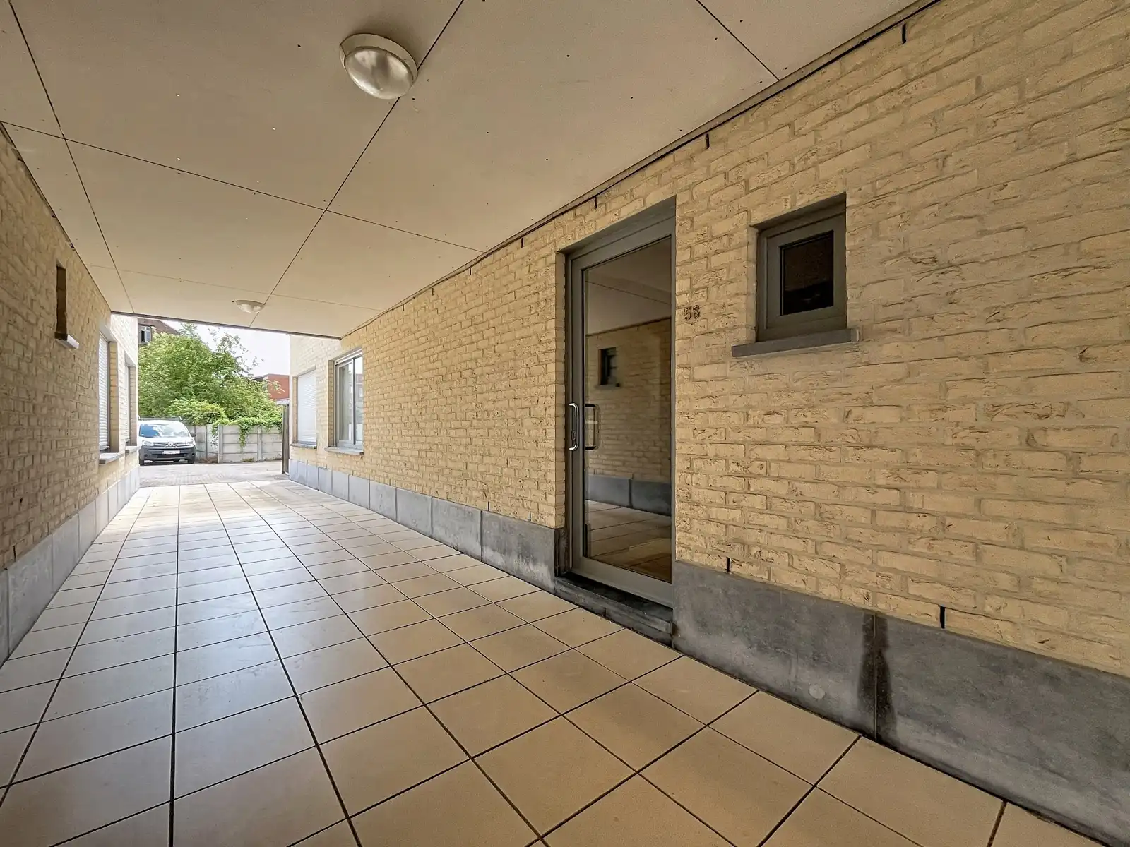 App met 2 slpks - terras - kelder én garagebox foto 4