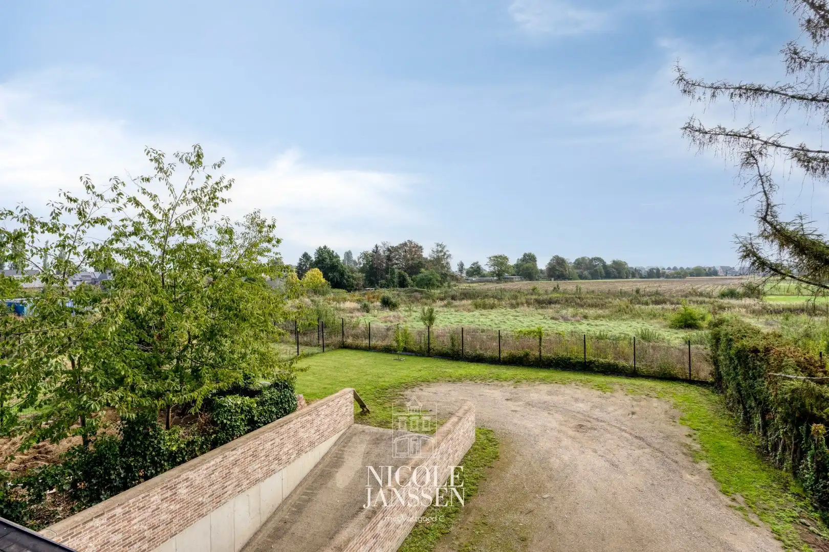 Handelspand met bovenwoning foto 43
