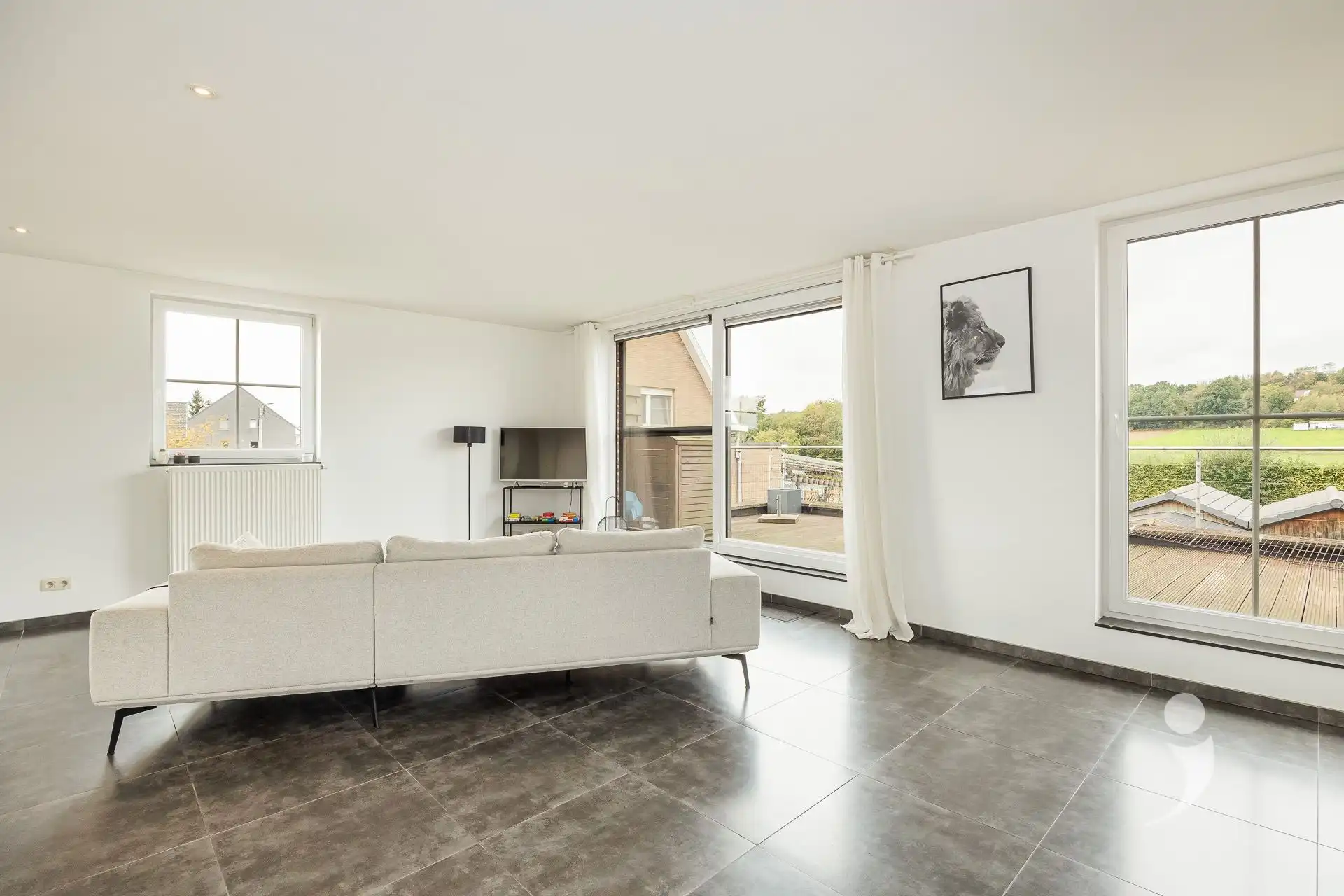 Bijzonder ruim appartement met prachtig vergezicht foto 14